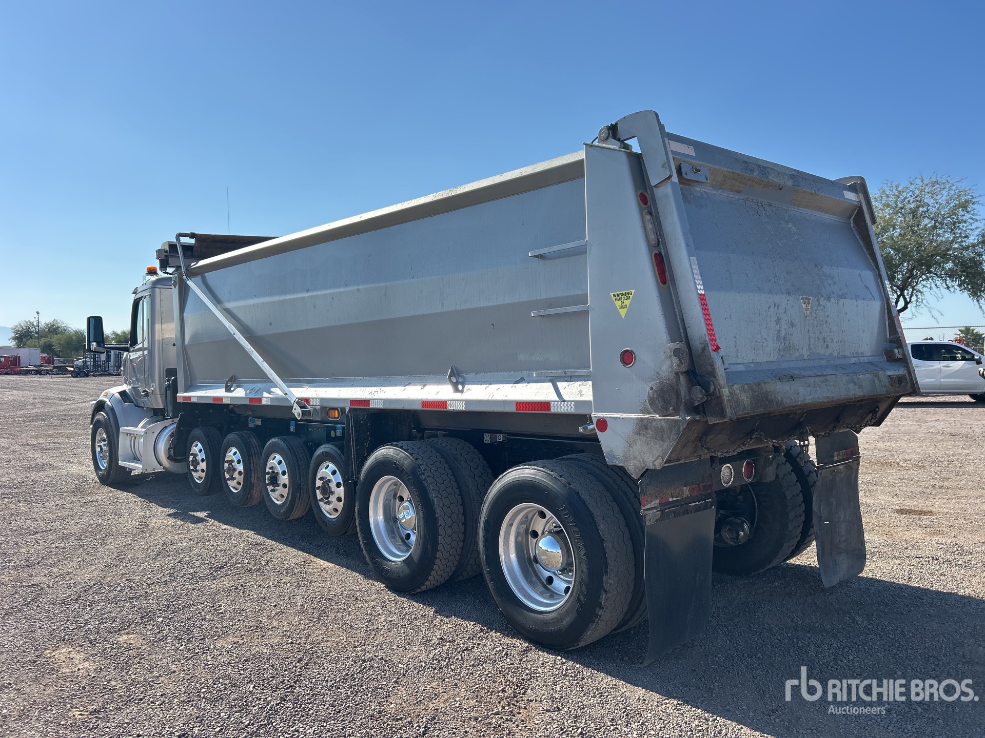 General Appearance with Foto, angolo posteriore sinistro