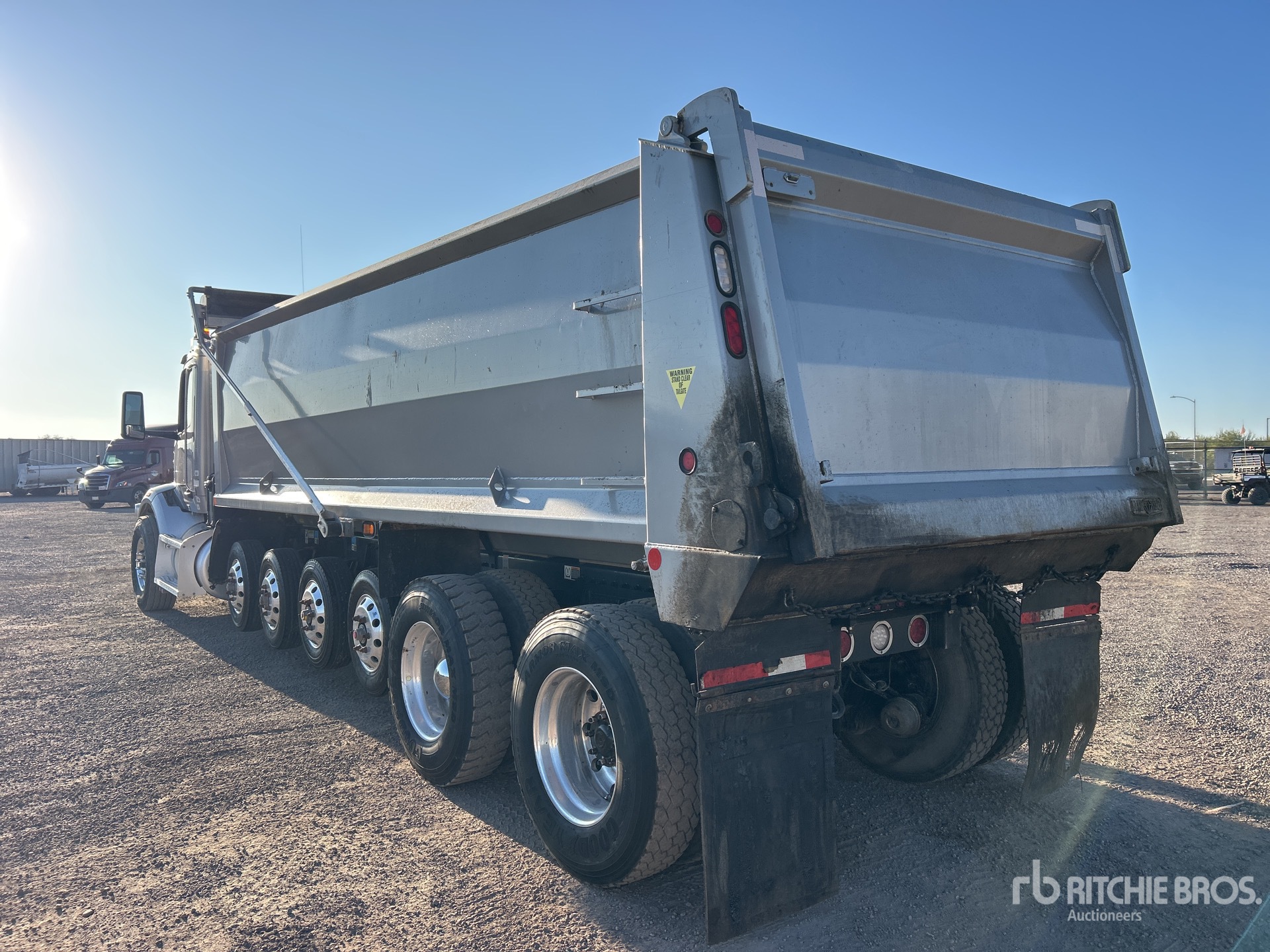 General Appearance with Foto, angolo posteriore sinistro