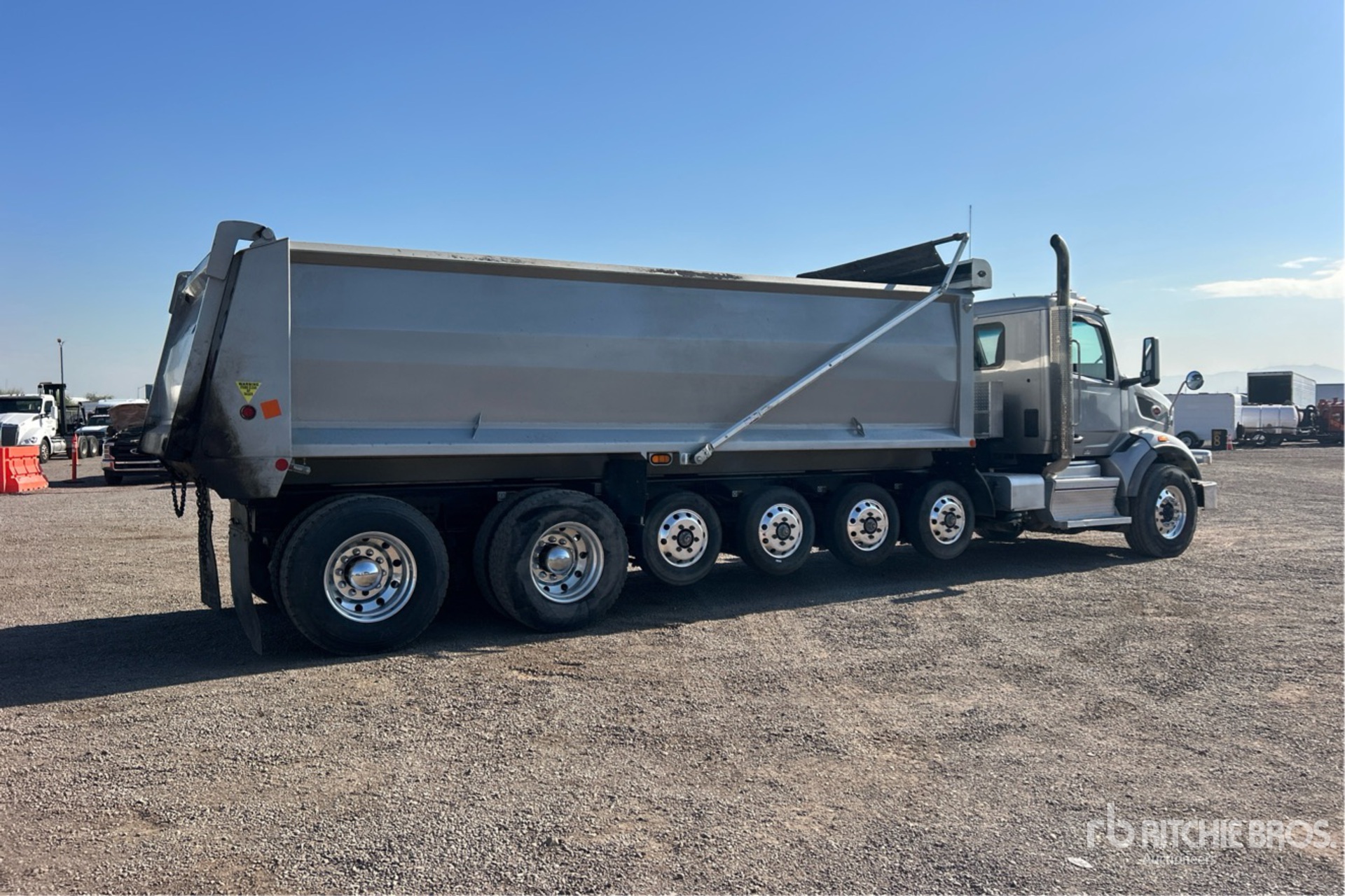 General Appearance with Foto, angolo anteriore sinistro