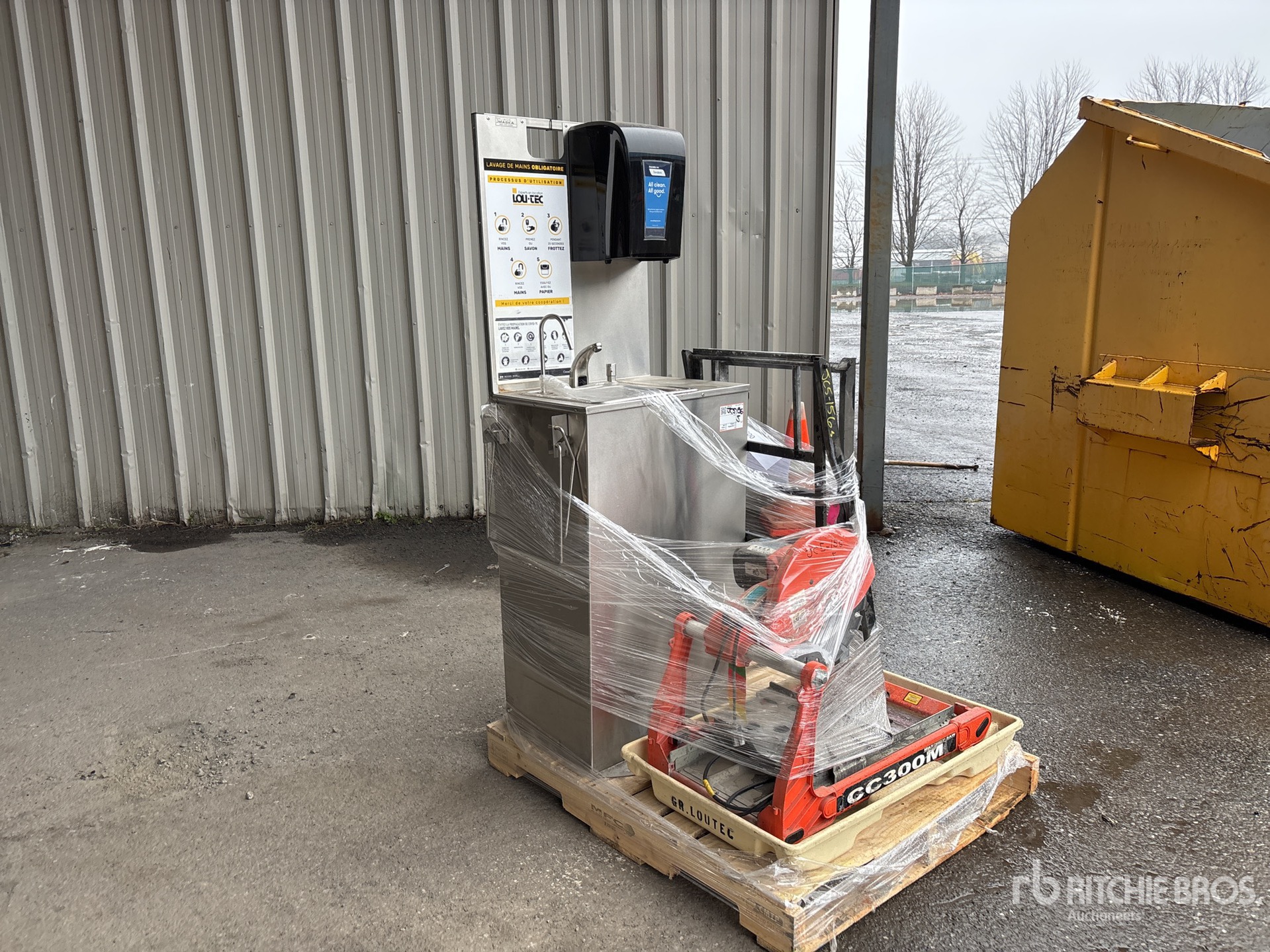 General Appearance with Picture, Right Front Corner