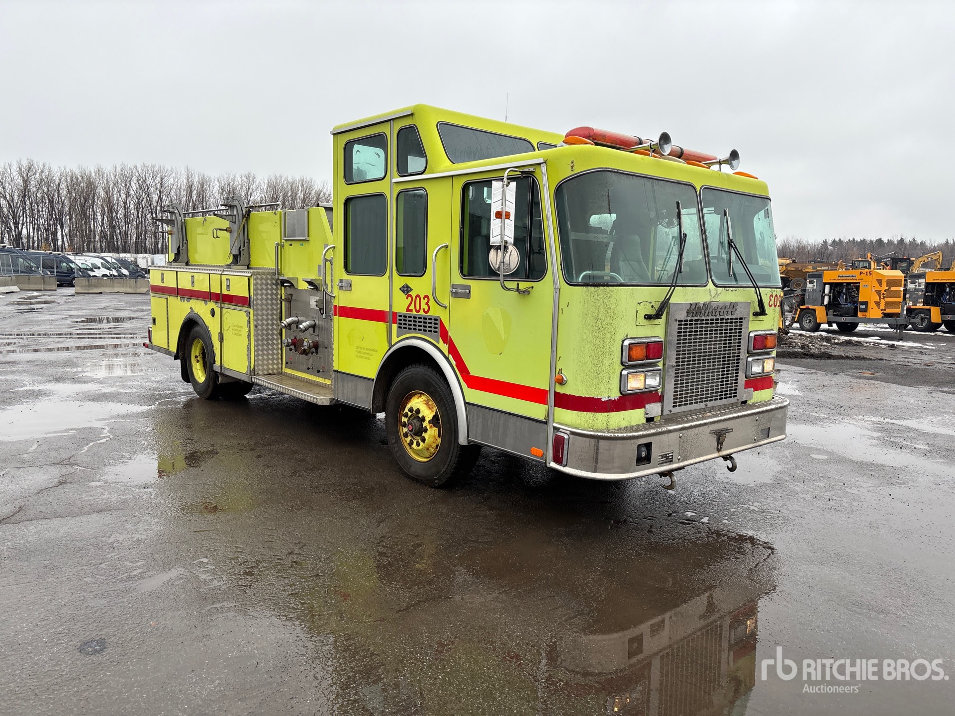 General Appearance with Picture, Right Front Corner