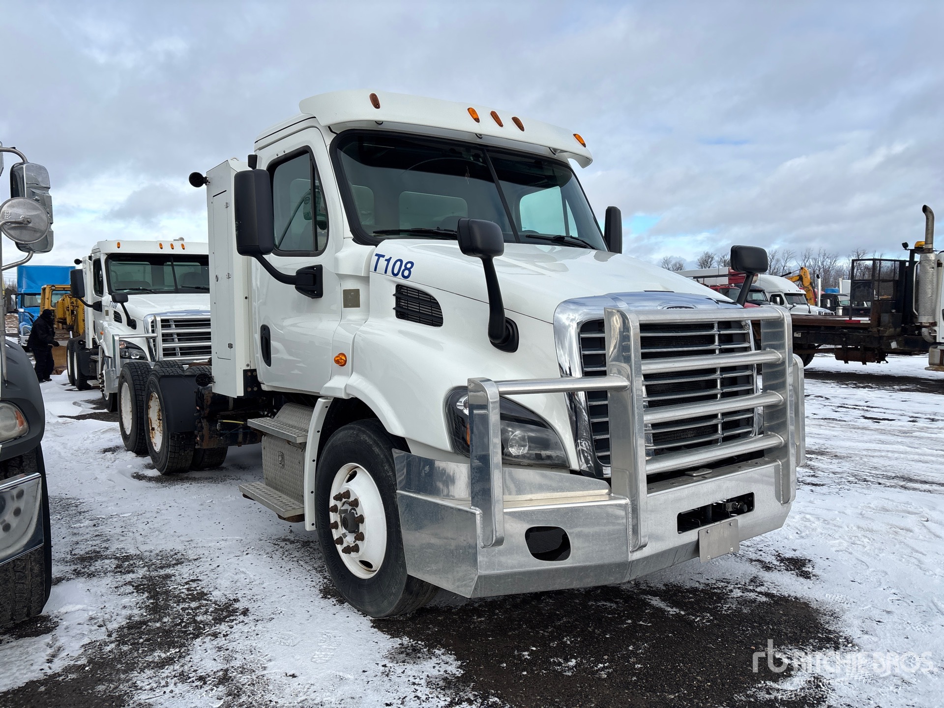 General Appearance with Bild, Ecke vorne rechts