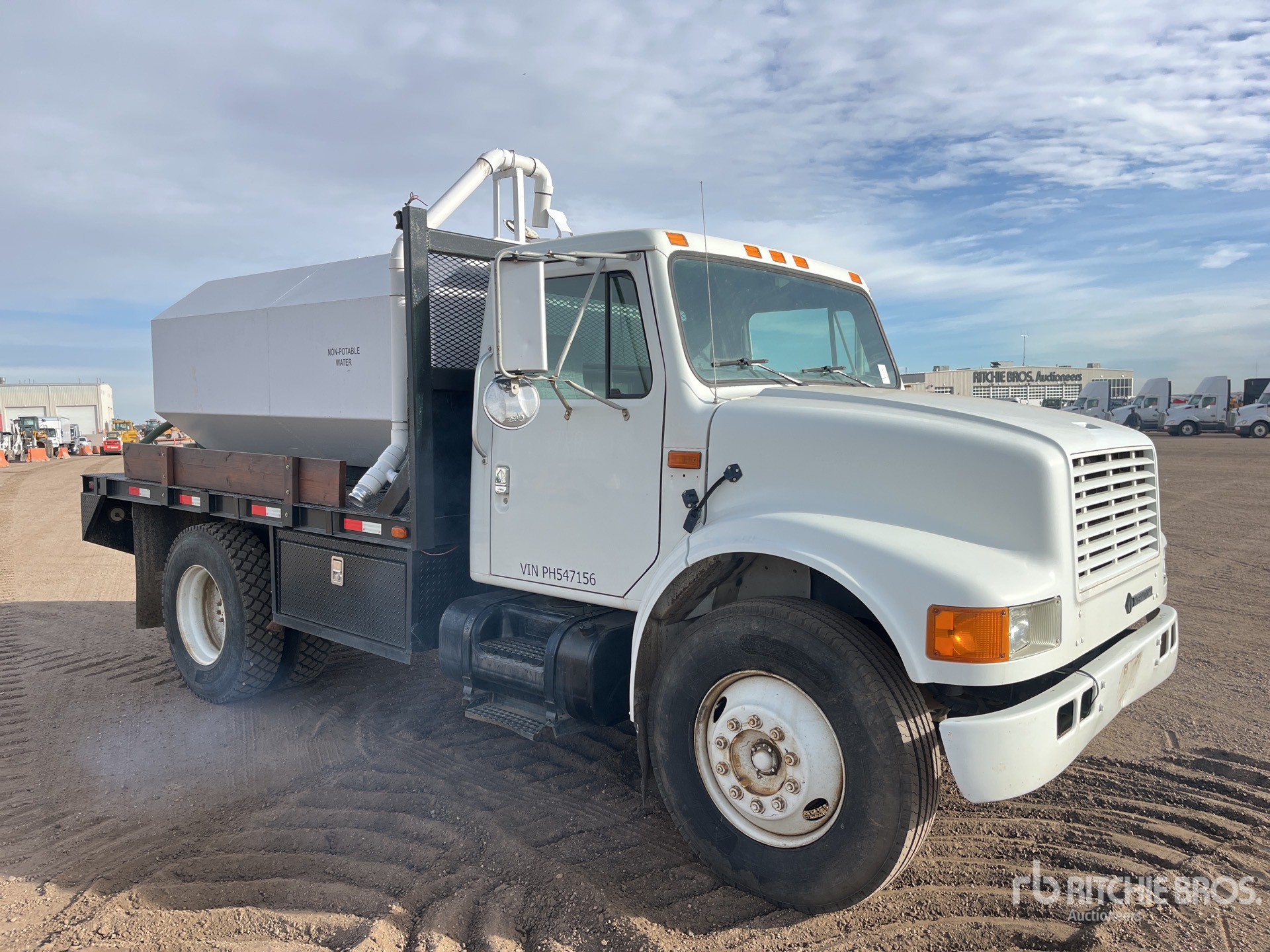 General Appearance with Picture, Right Front Corner