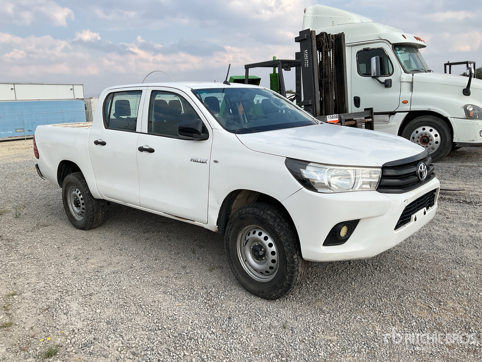 General Appearance with Picture, Right Front Corner