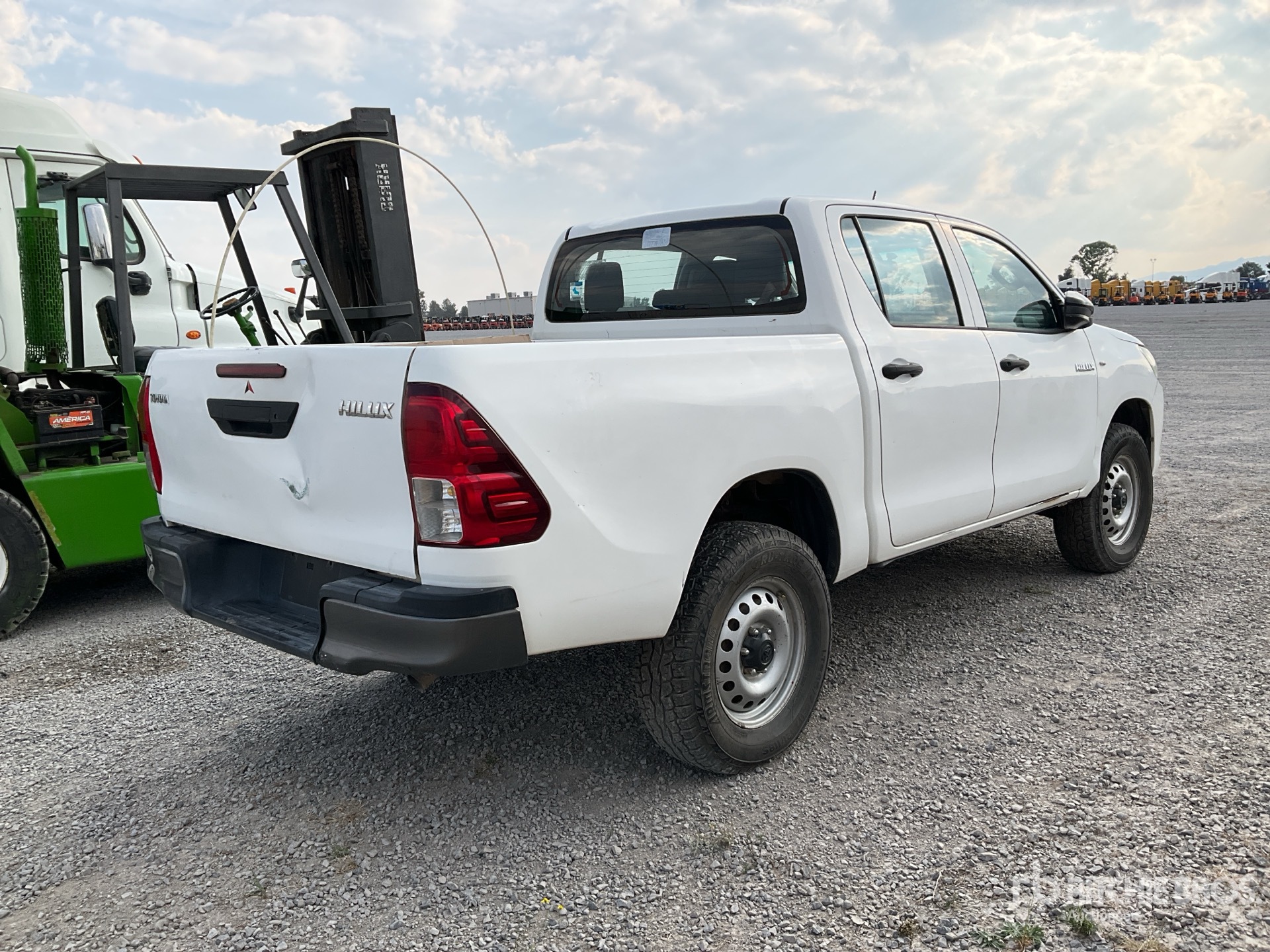 General Appearance with Picture, Right Rear Corner