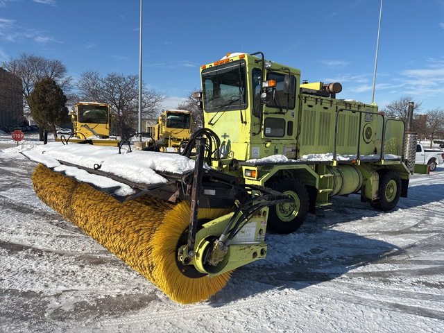 1993 Oshkosh HB-2518-MP3 Broom Truck