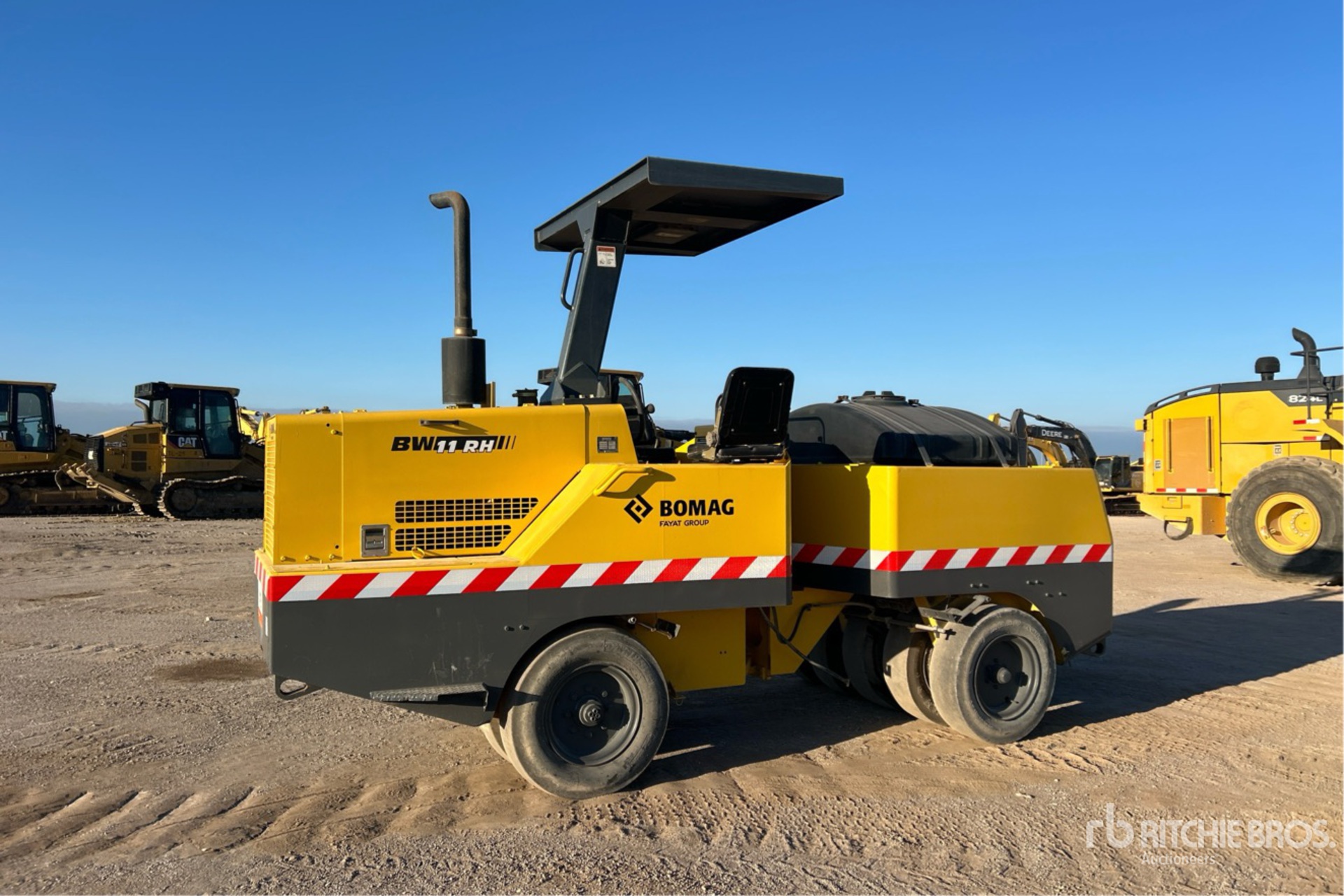 General Appearance with Bild, Ecke vorne links