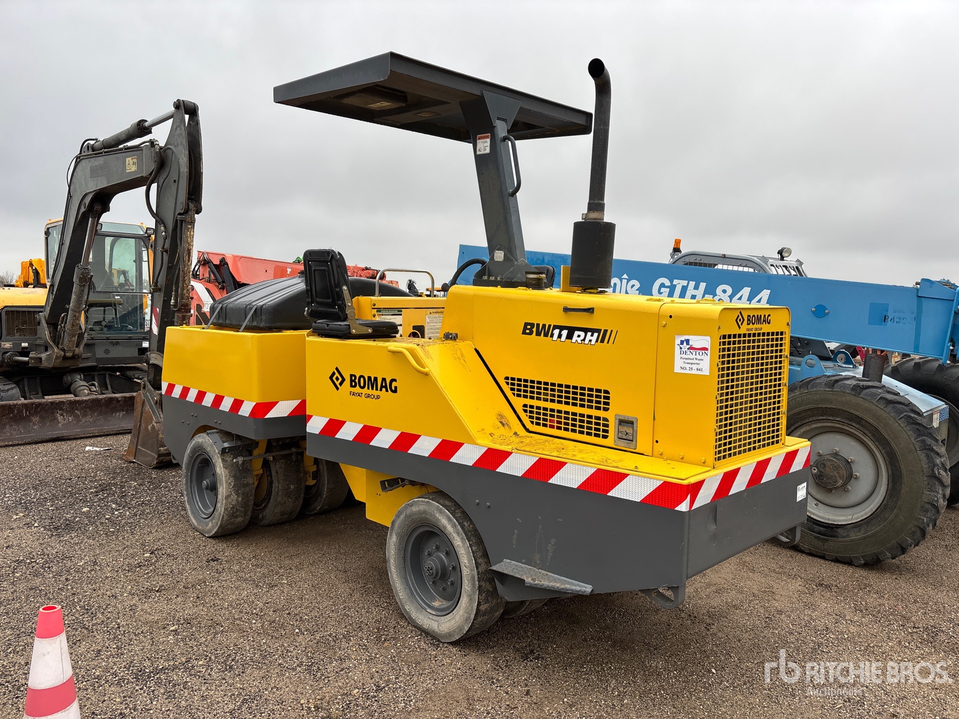 General Appearance with Picture, Right Front Corner