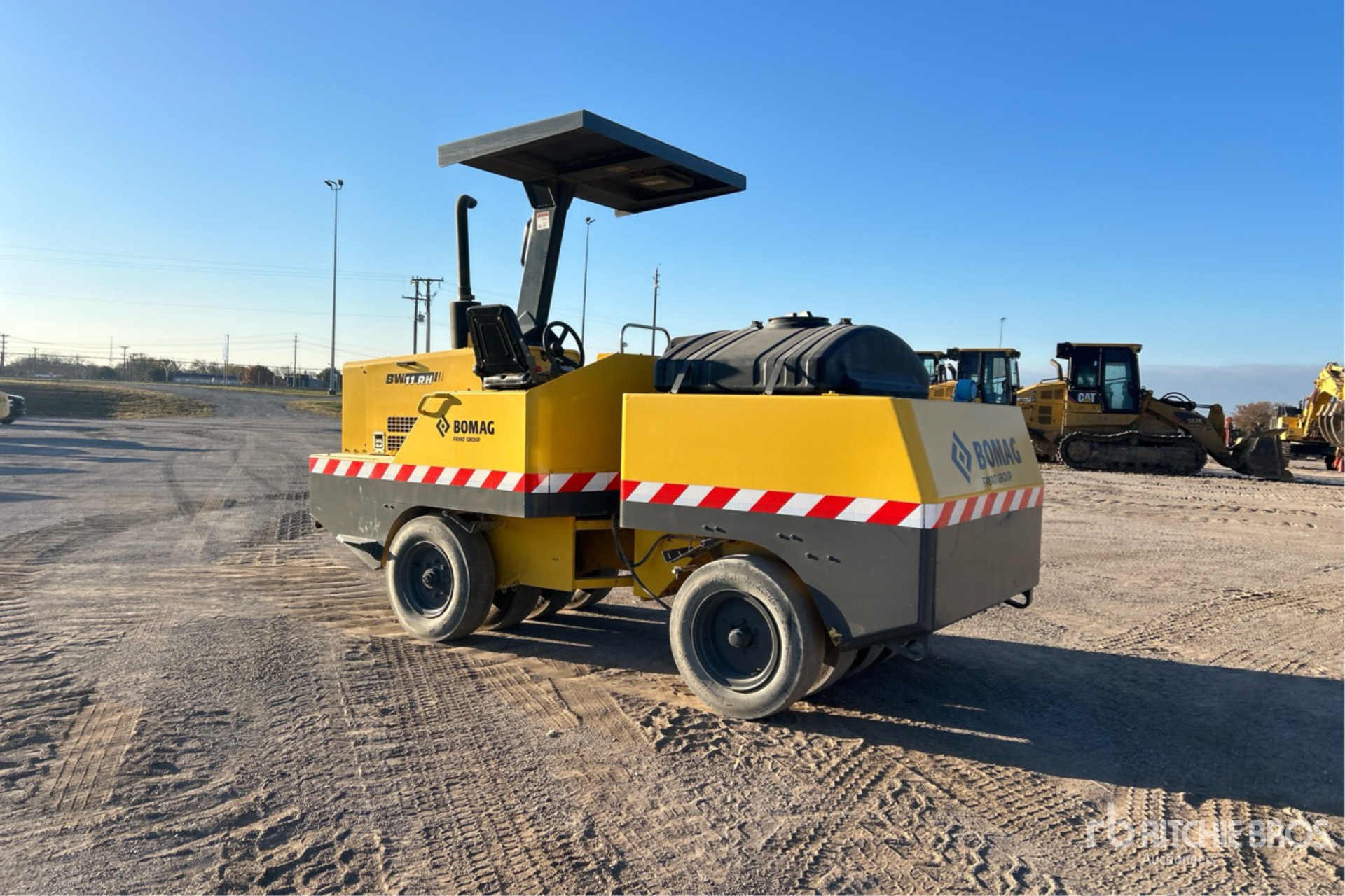 General Appearance with Bild, Ecke hinten links