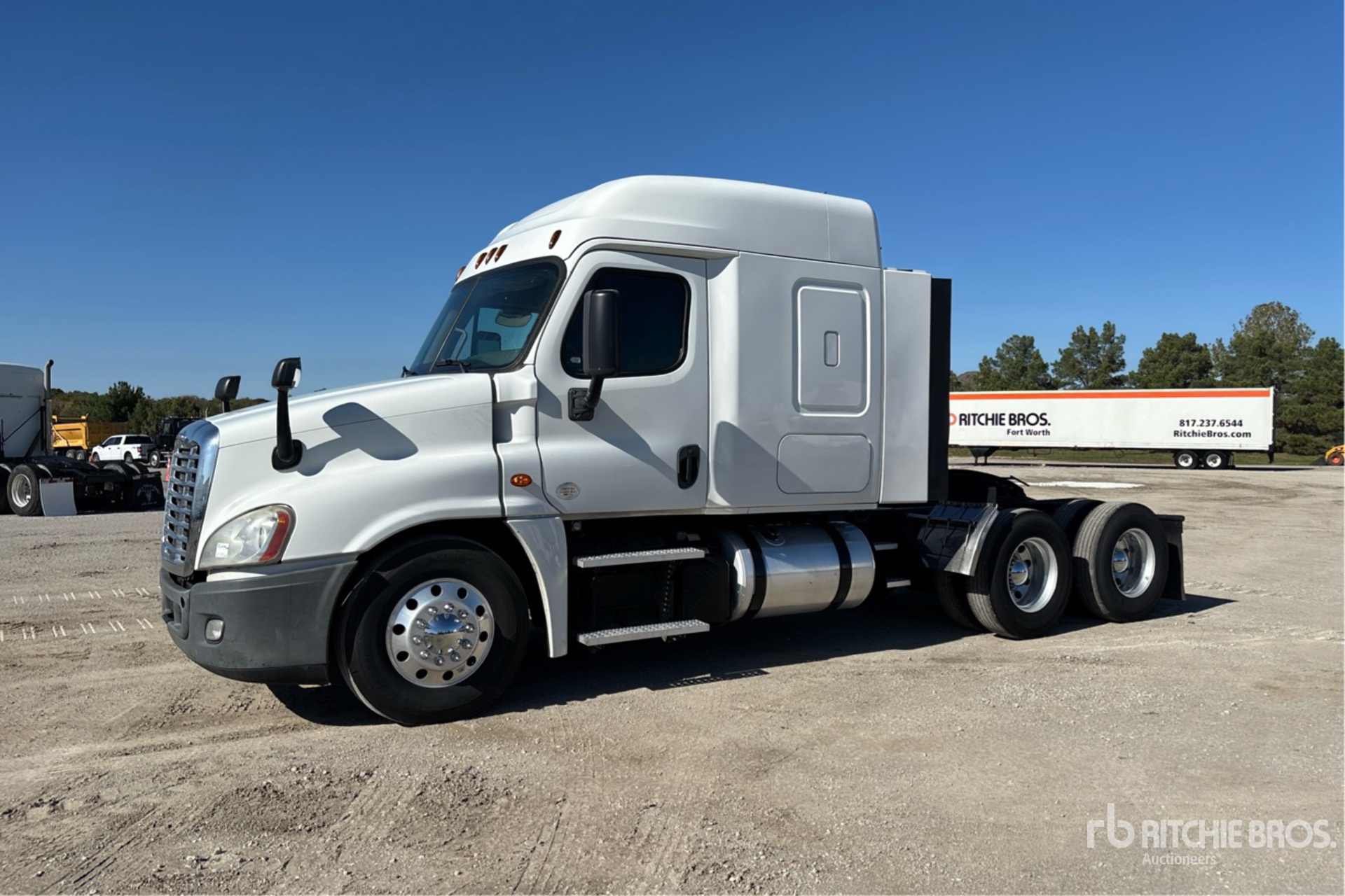 General Appearance with Foto, angolo anteriore sinistro