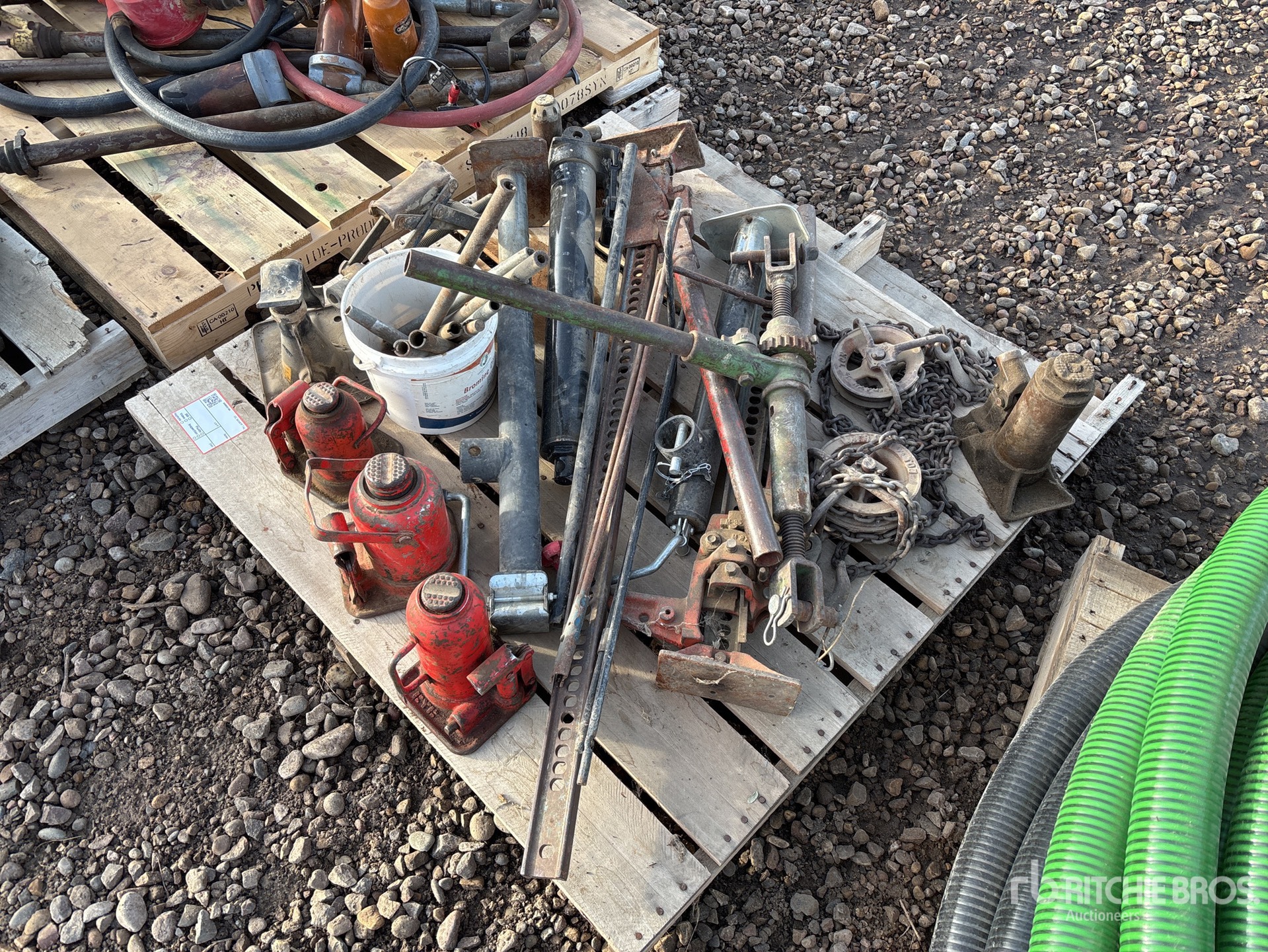 General Appearance with Bild, Ecke vorne links