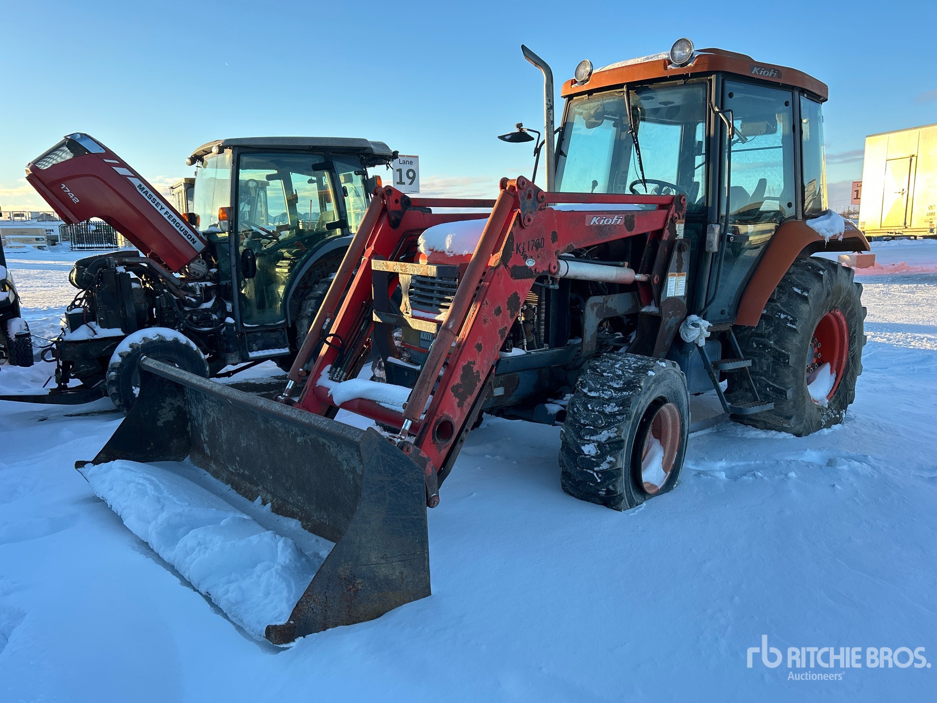 General Appearance with Bild, Ecke vorne links