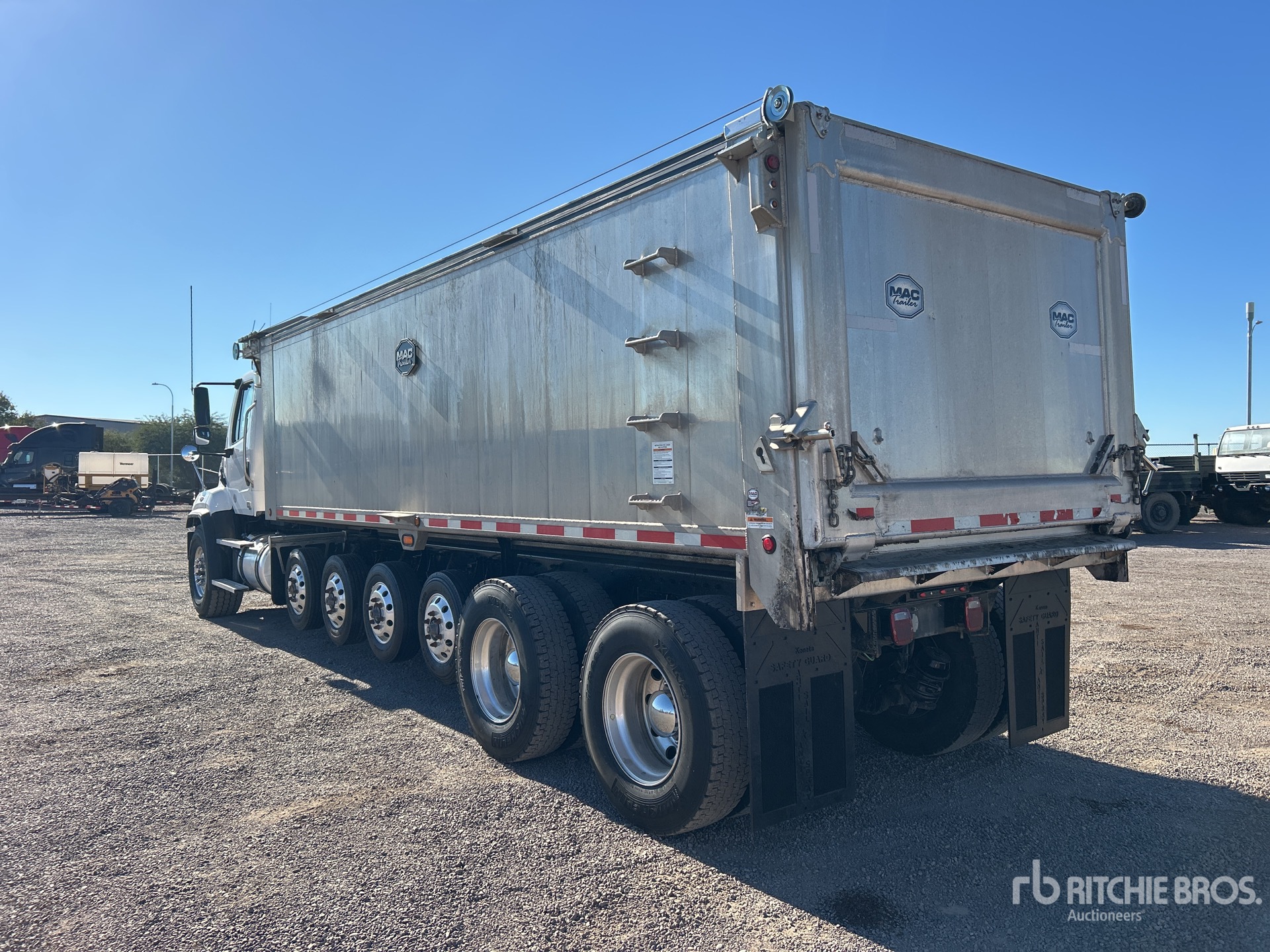 General Appearance with Foto, angolo posteriore sinistro