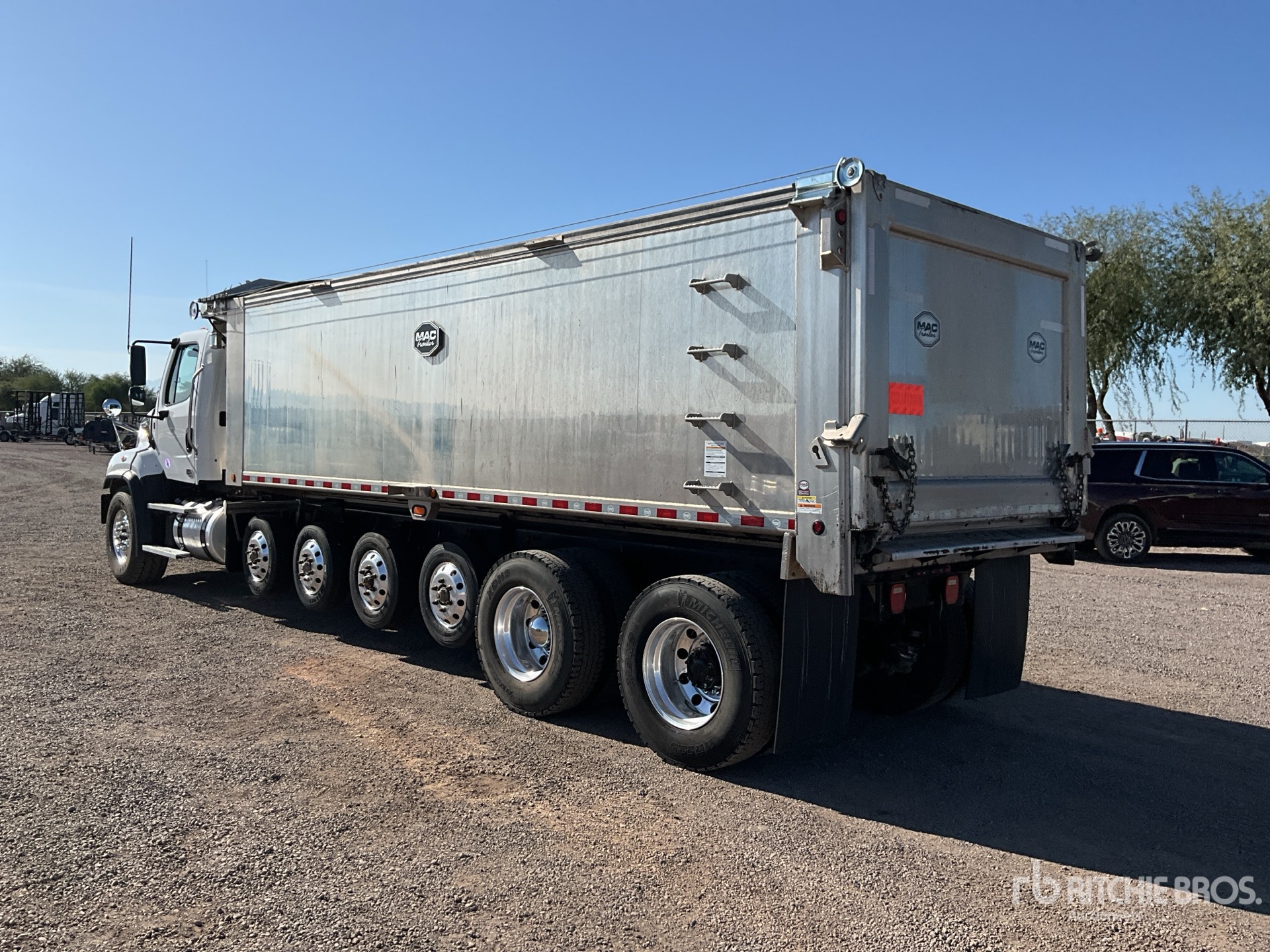 General Appearance with Bild, Ecke hinten links