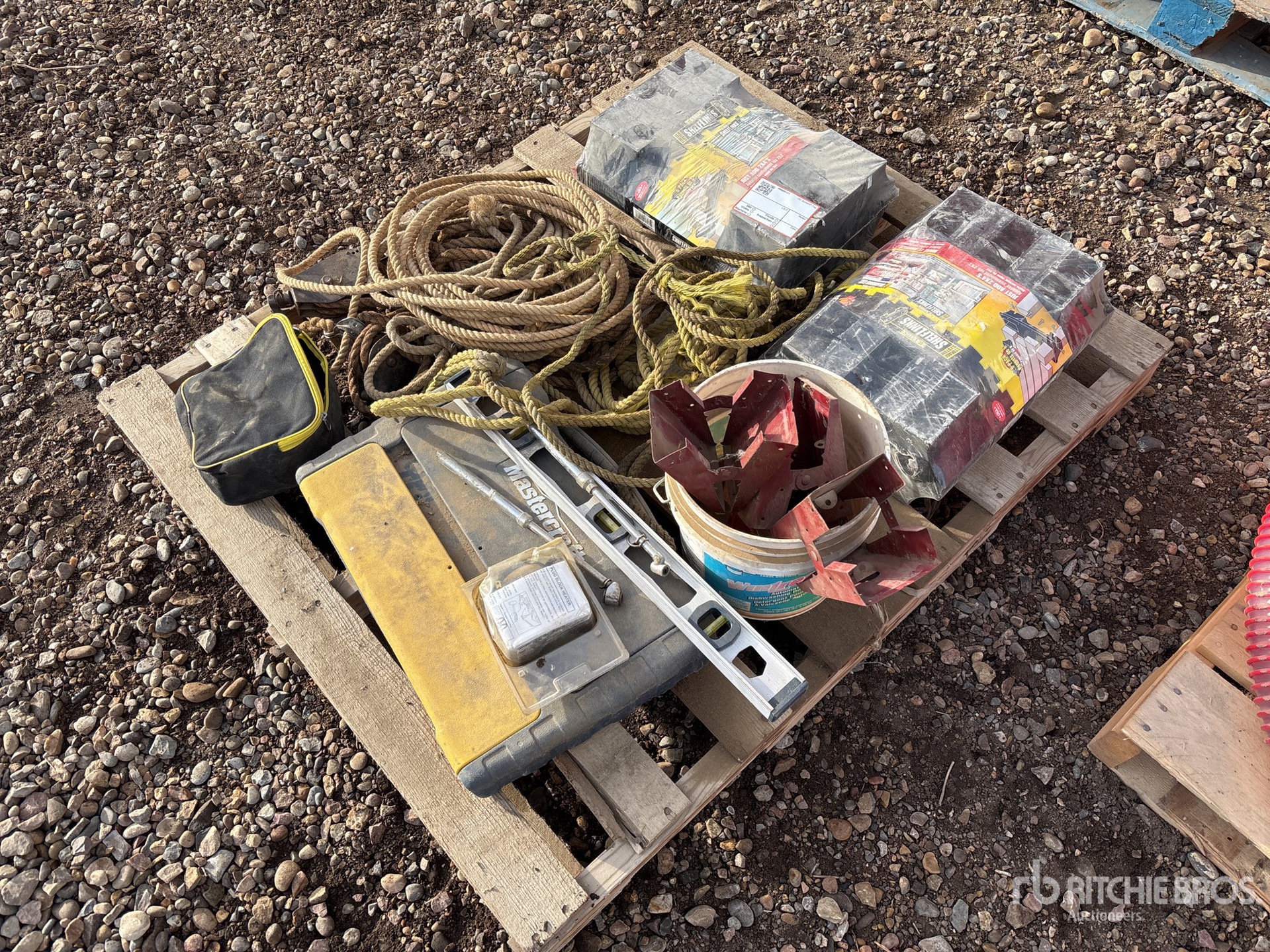 General Appearance with Bild, Ecke vorne links