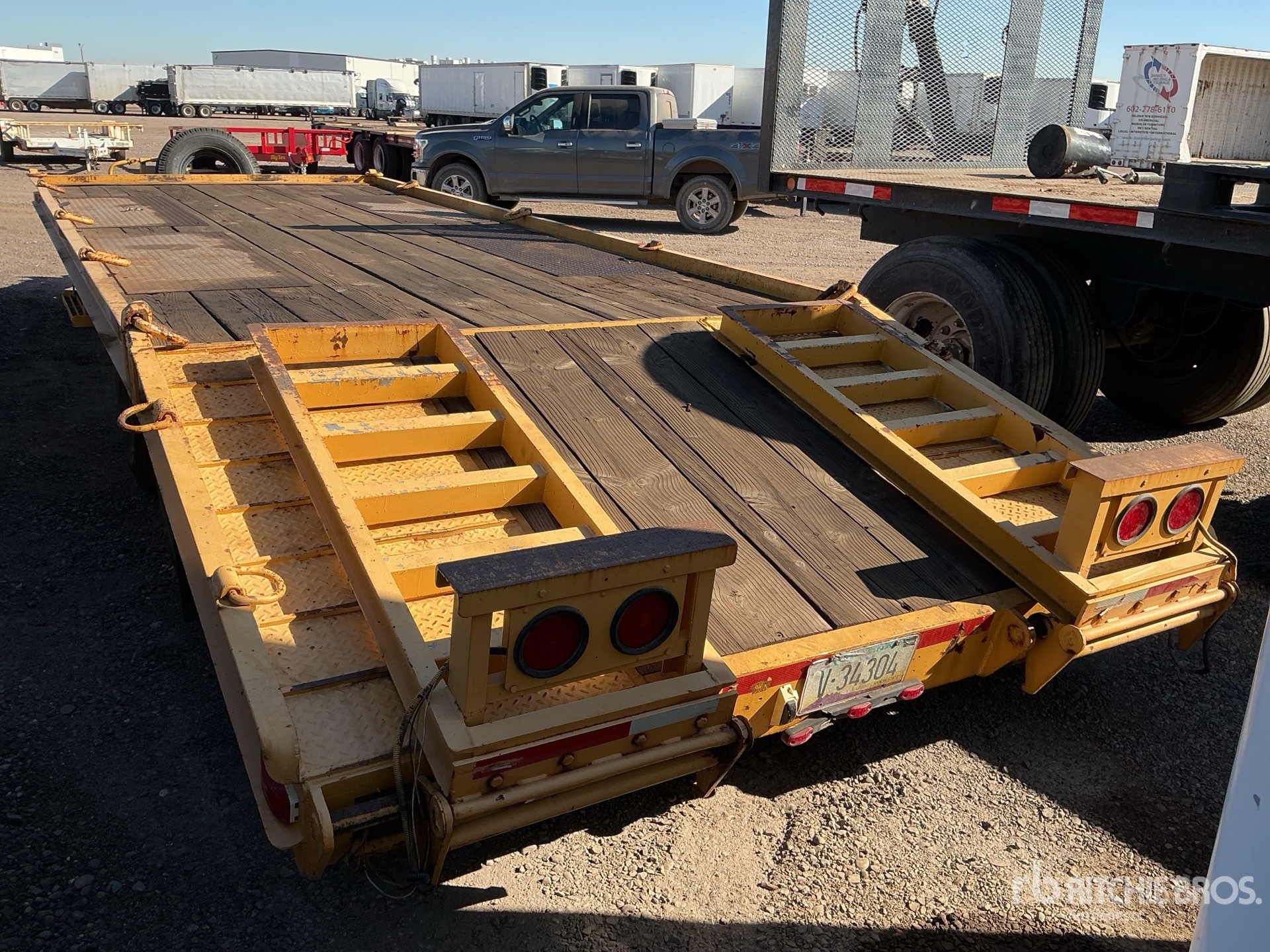 General Appearance with Bild, Ecke hinten links