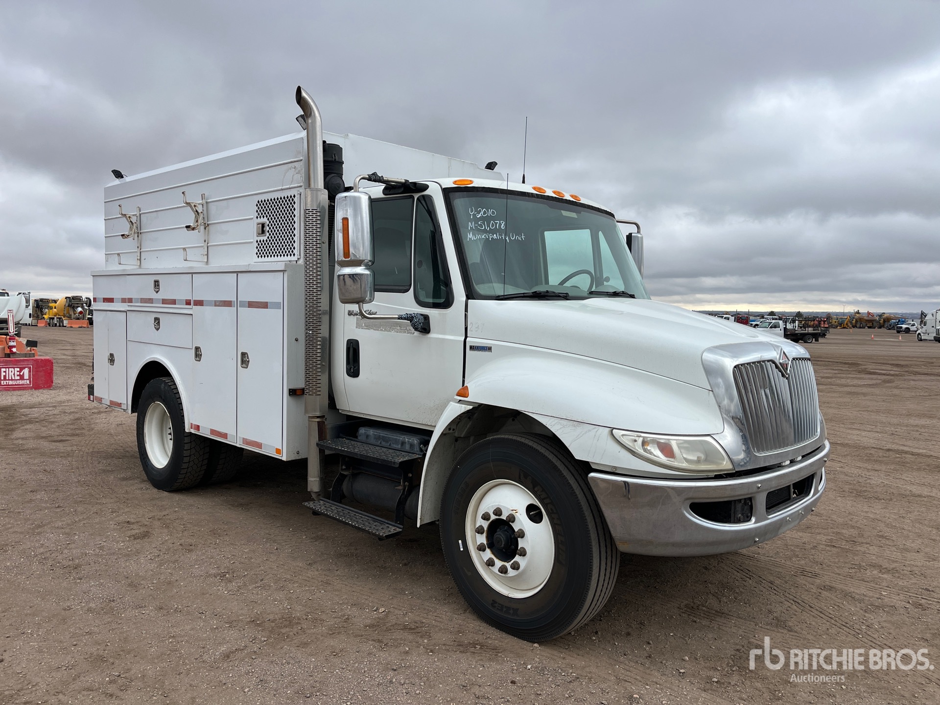 General Appearance with Picture, Right Front Corner