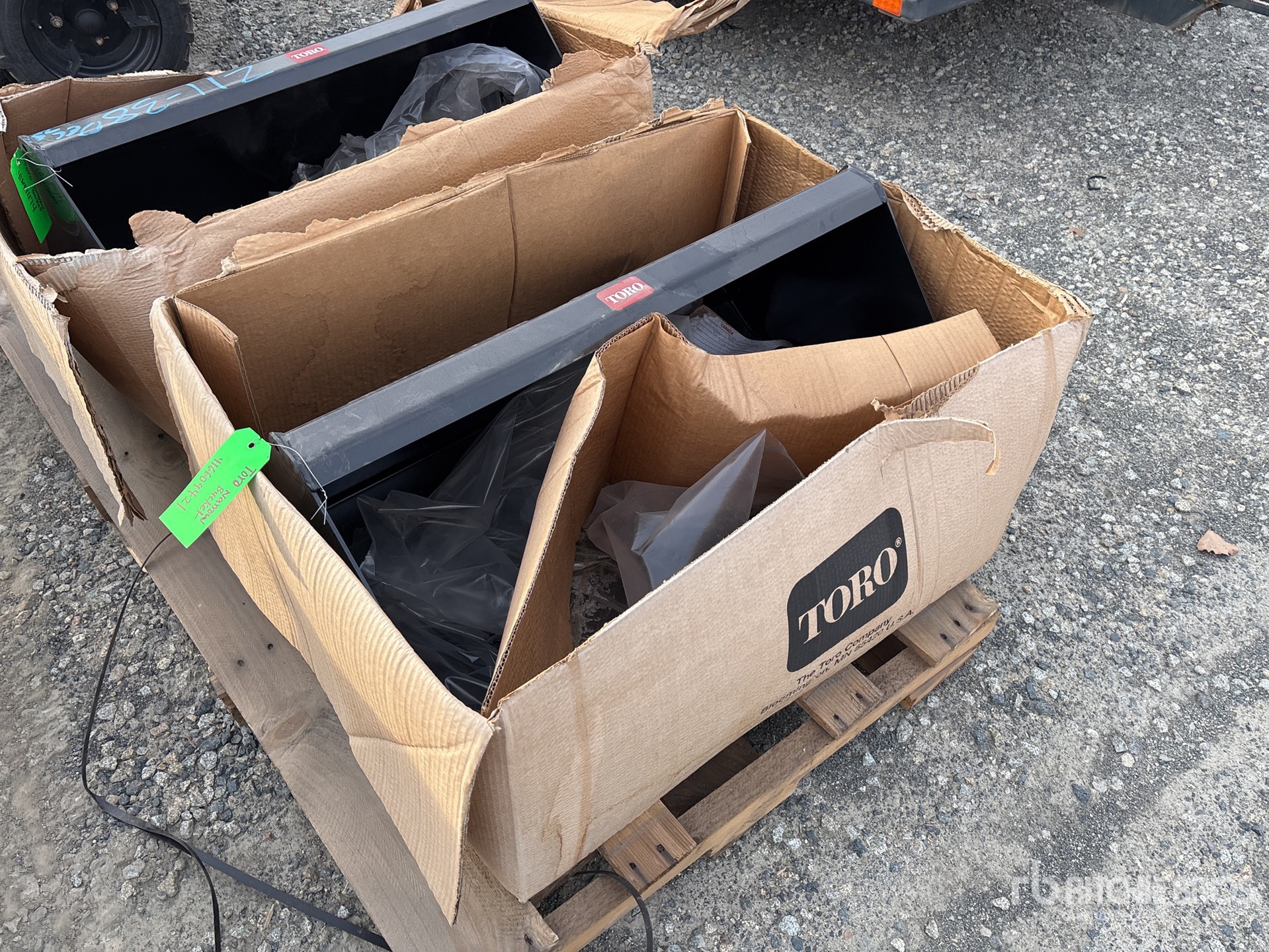 General Appearance with Picture, Right Front Corner