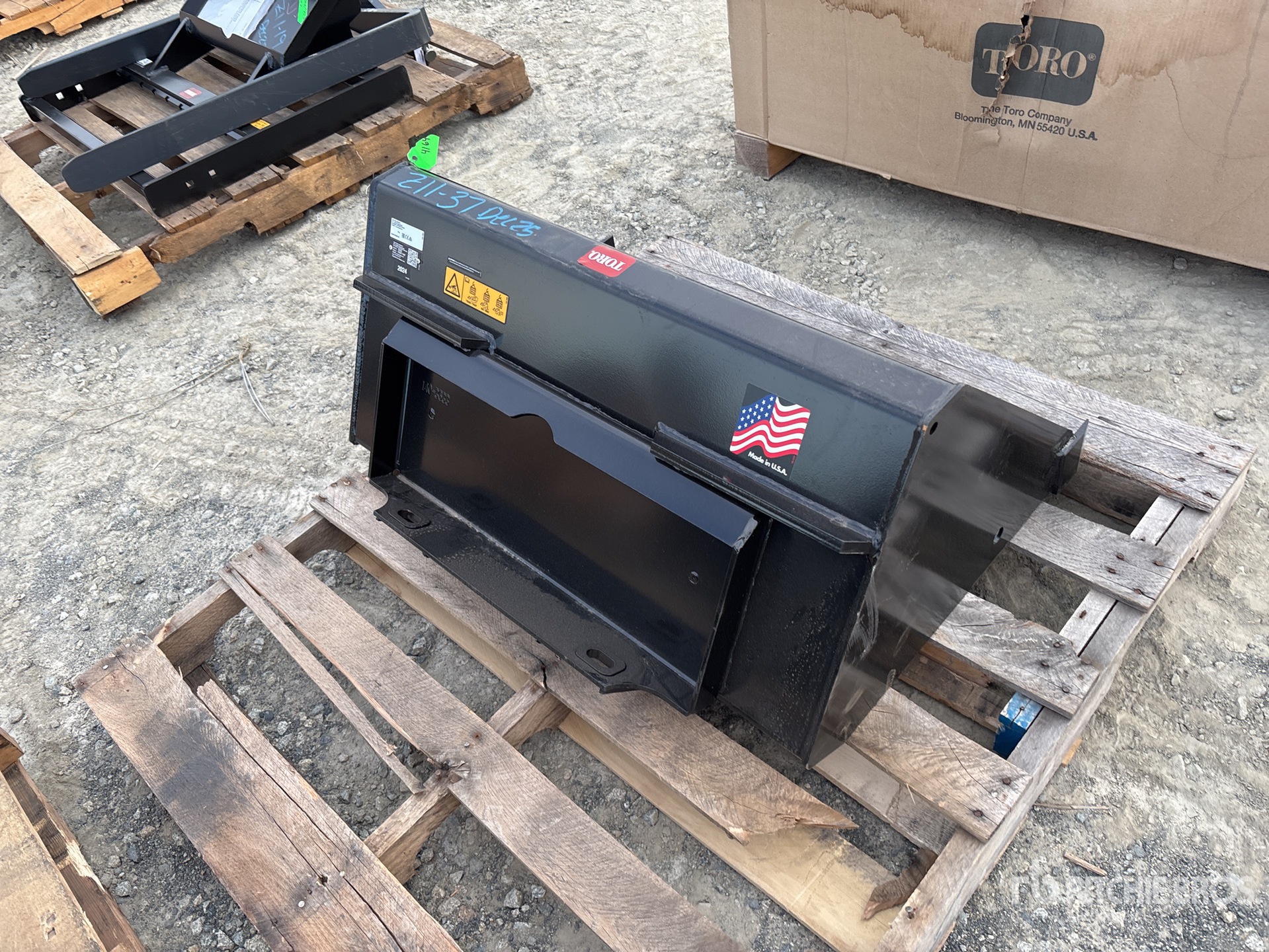 General Appearance with Picture, Right Rear Corner