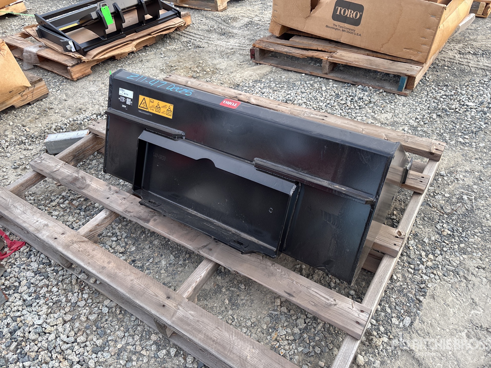 General Appearance with Picture, Right Rear Corner