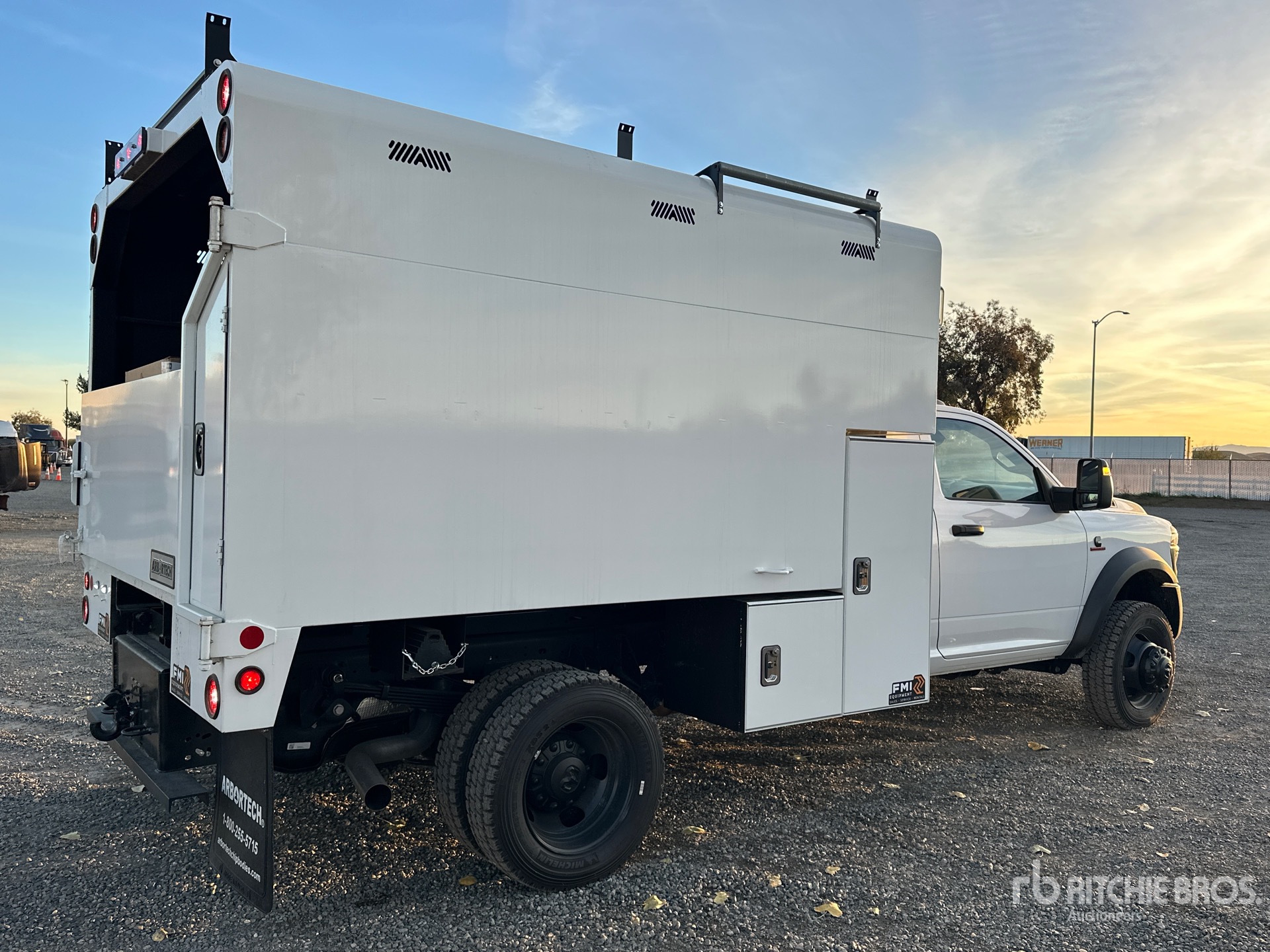 General Appearance with Foto, angolo anteriore sinistro