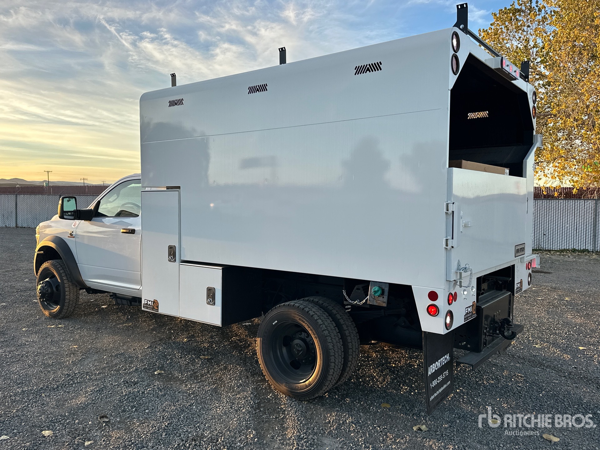 General Appearance with Foto, angolo posteriore sinistro