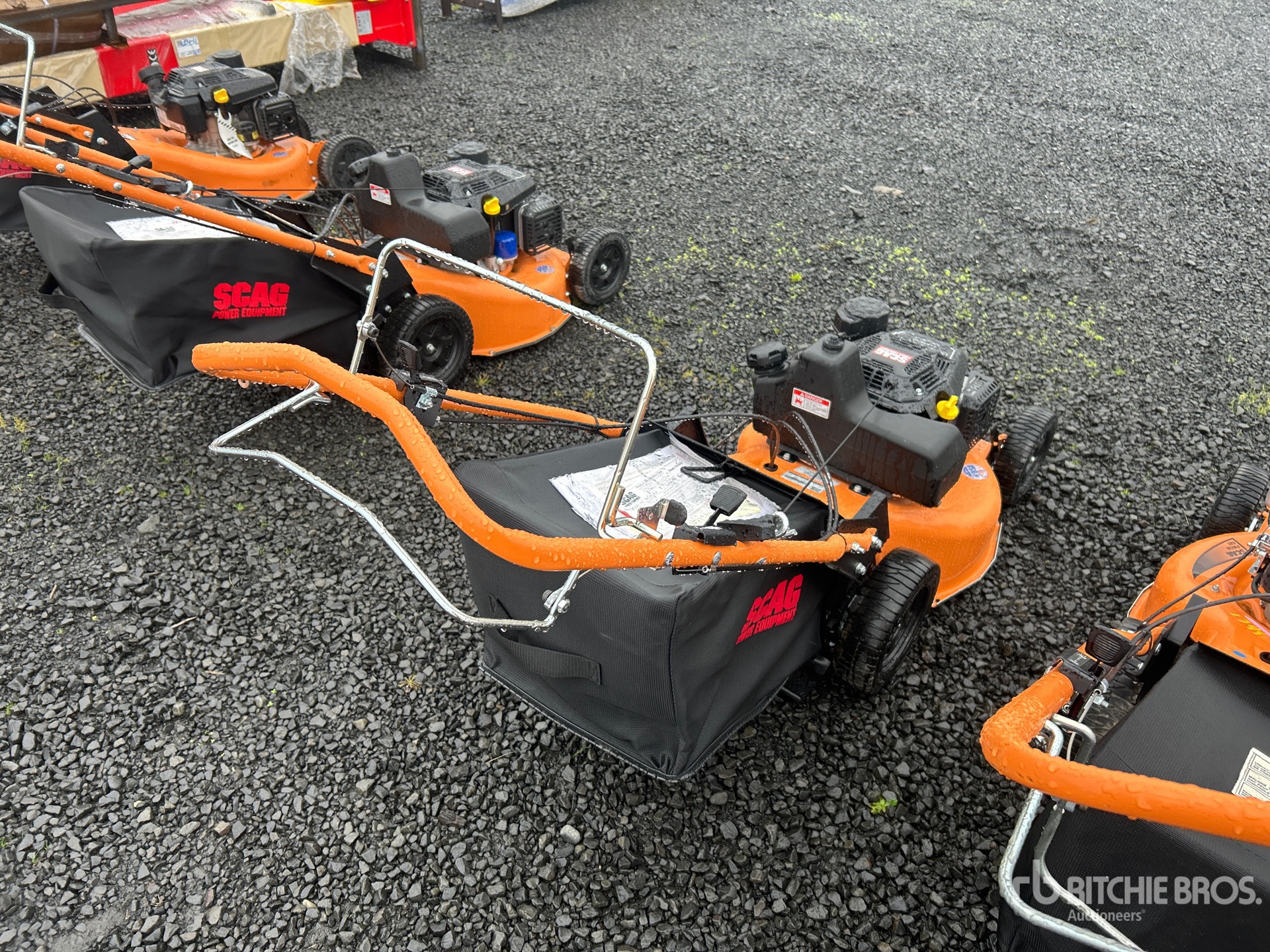 Aspect général with Image, coin arrière droit