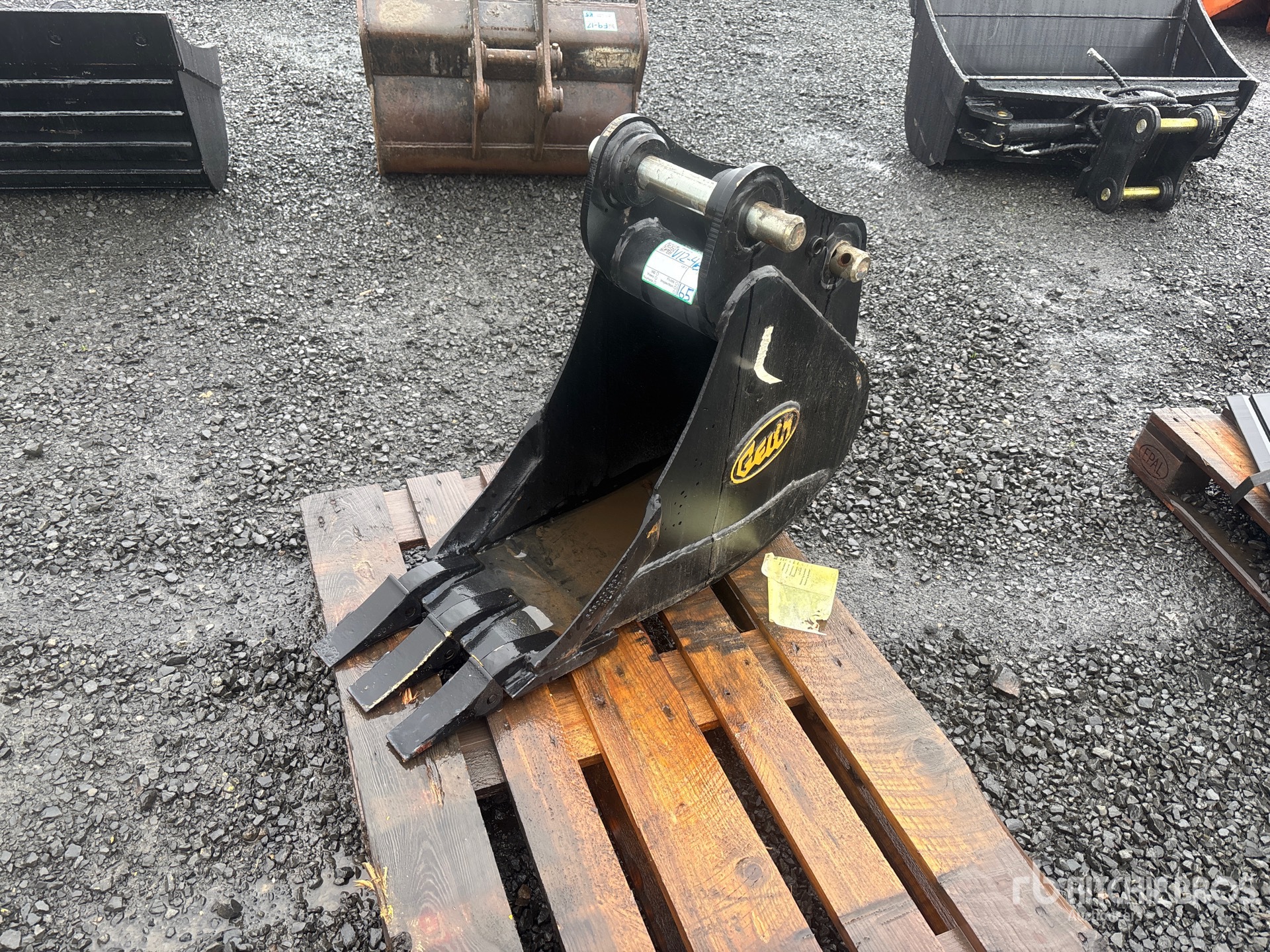 General Appearance with Bild, Ecke vorne links