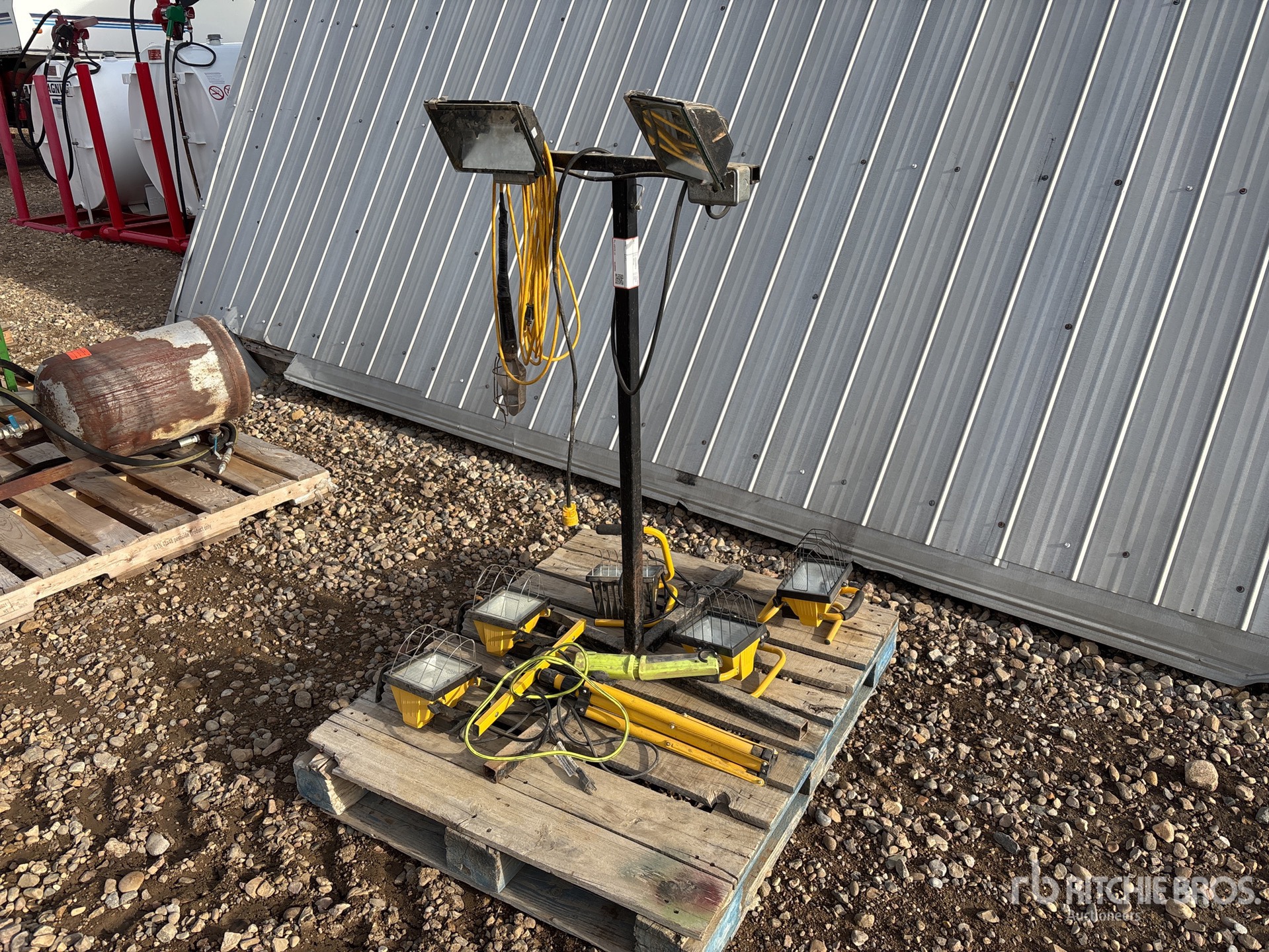 General Appearance with Bild, Ecke vorne links