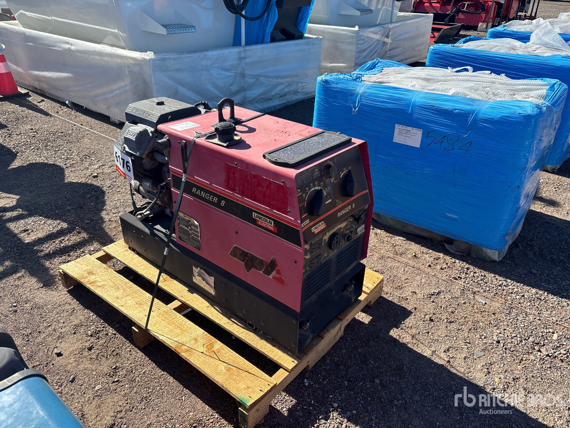 General Appearance with Bild, Ecke vorne rechts