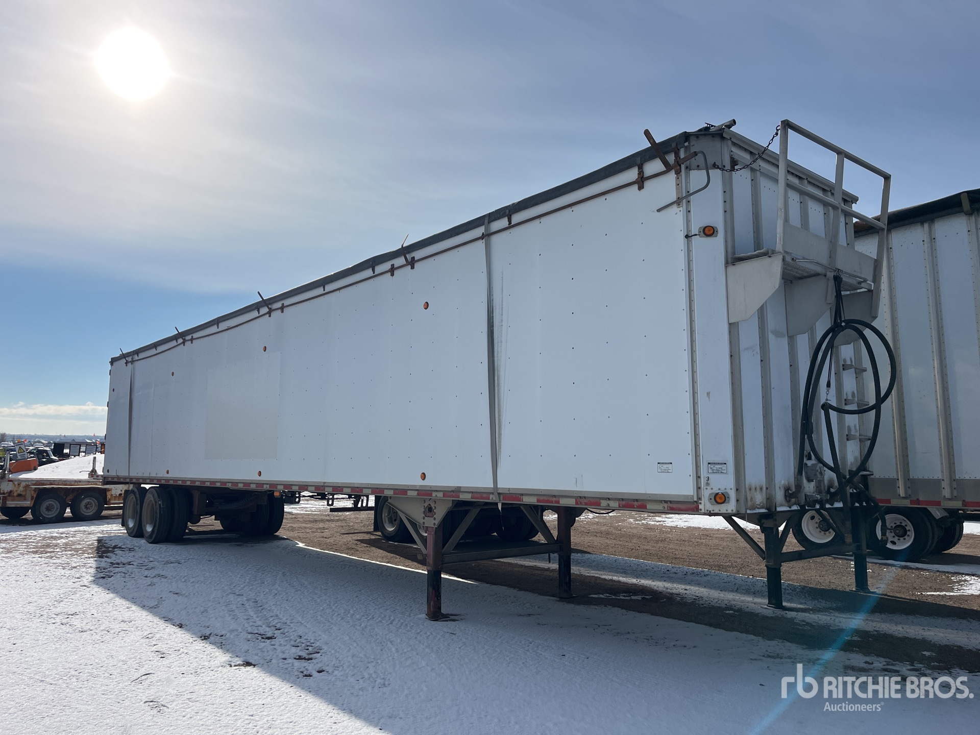 General Appearance with Bild, Ecke vorne rechts