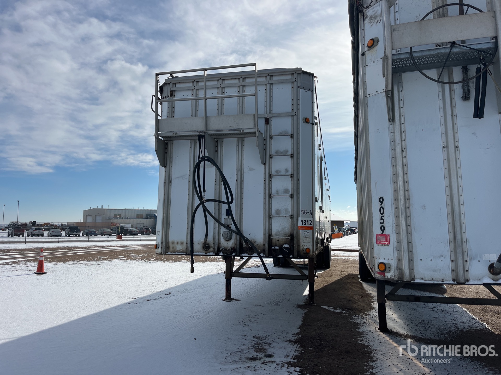 General Appearance with Bild, Ecke vorne links