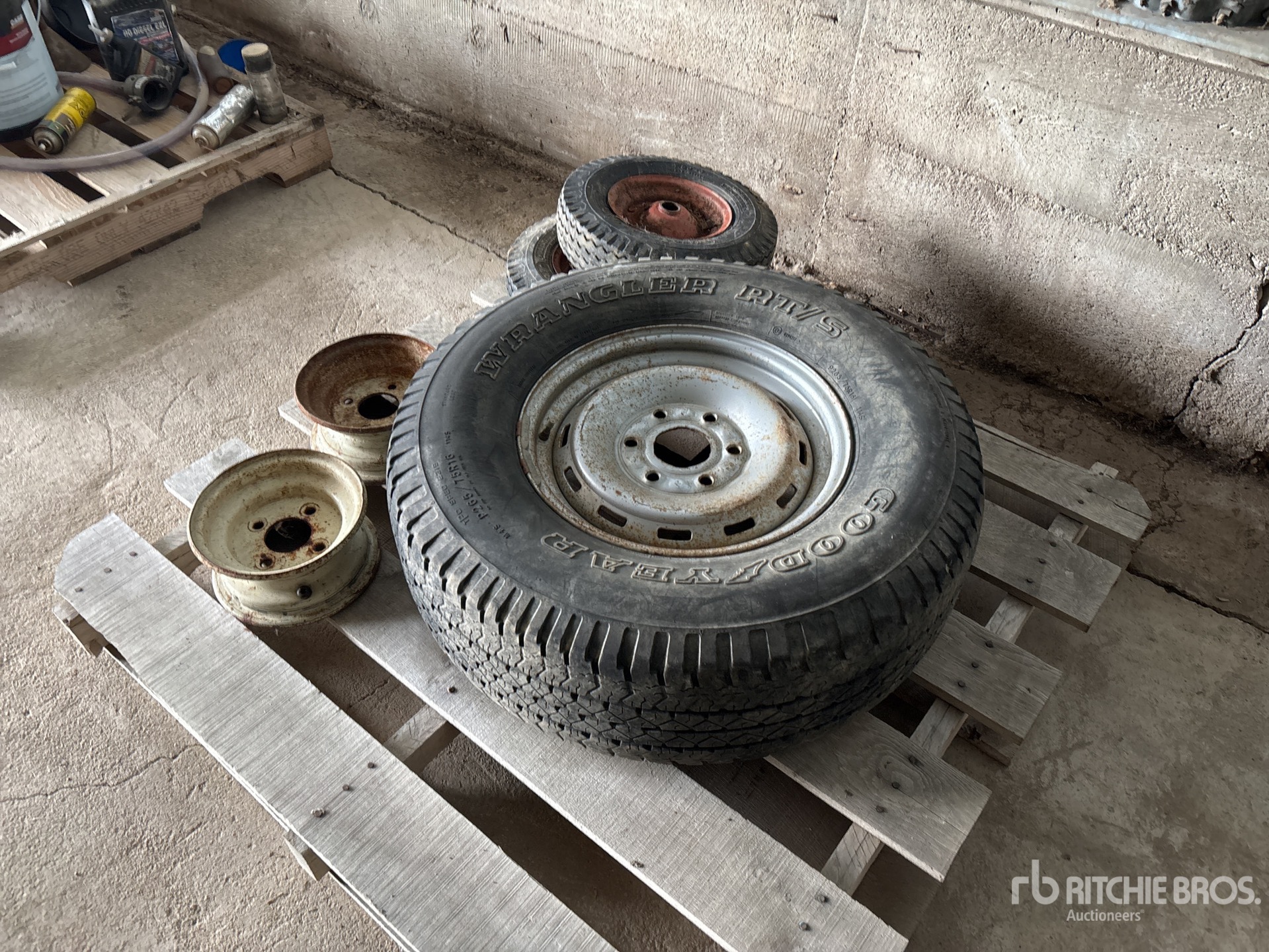 General Appearance with Picture, Left Front Corner