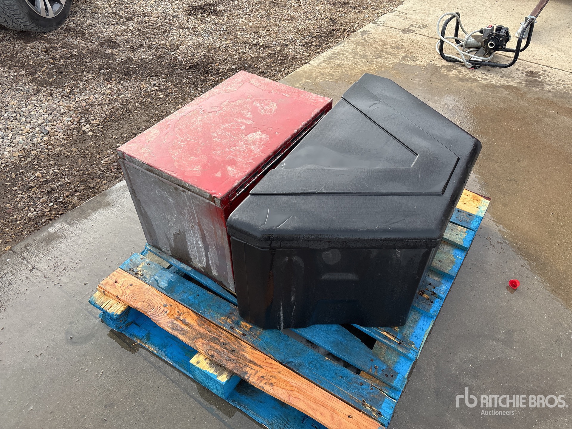 General Appearance with Picture, Left Front Corner