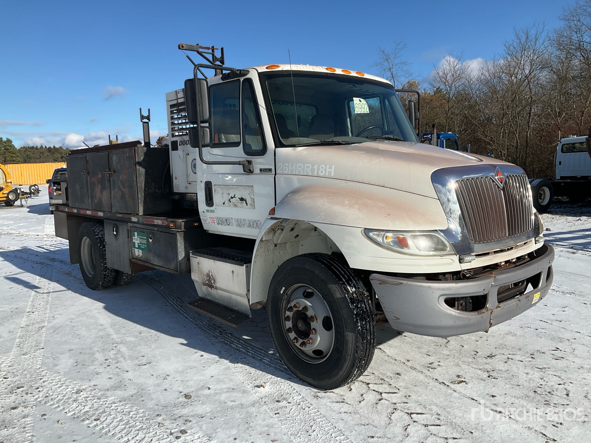 General Appearance with Picture, Right Front Corner