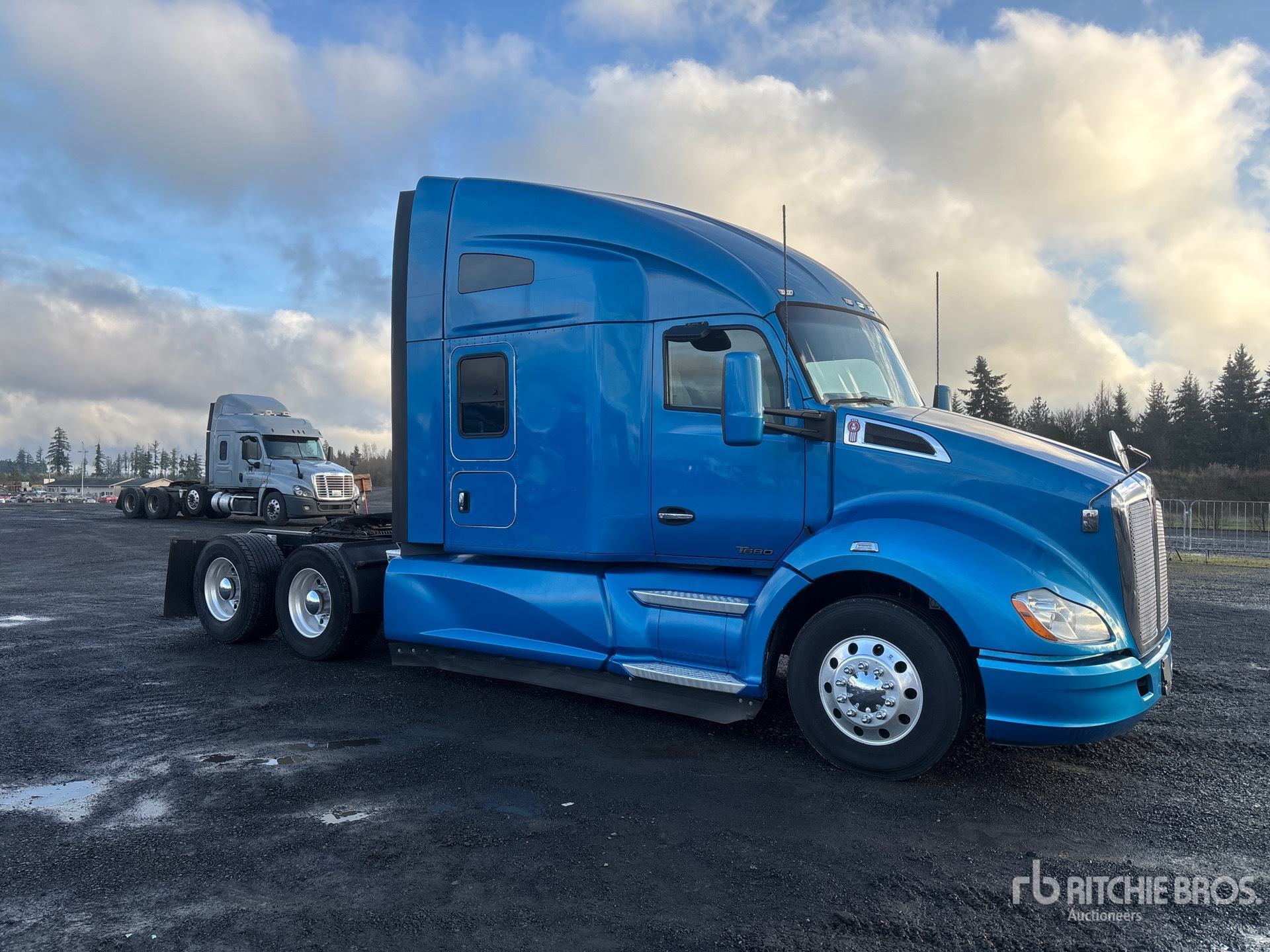 General Appearance with Picture, Right Front Corner