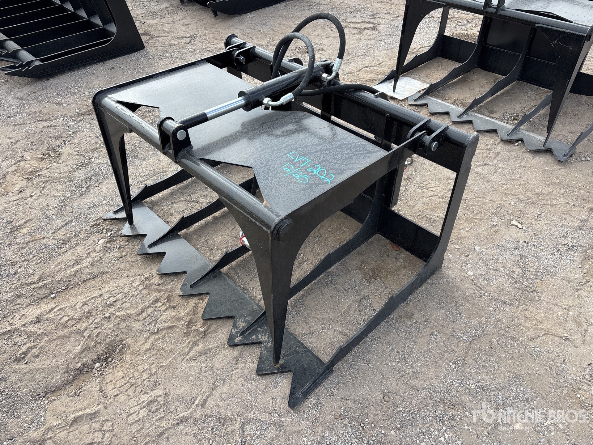 General Appearance with Bild, Ecke vorne links