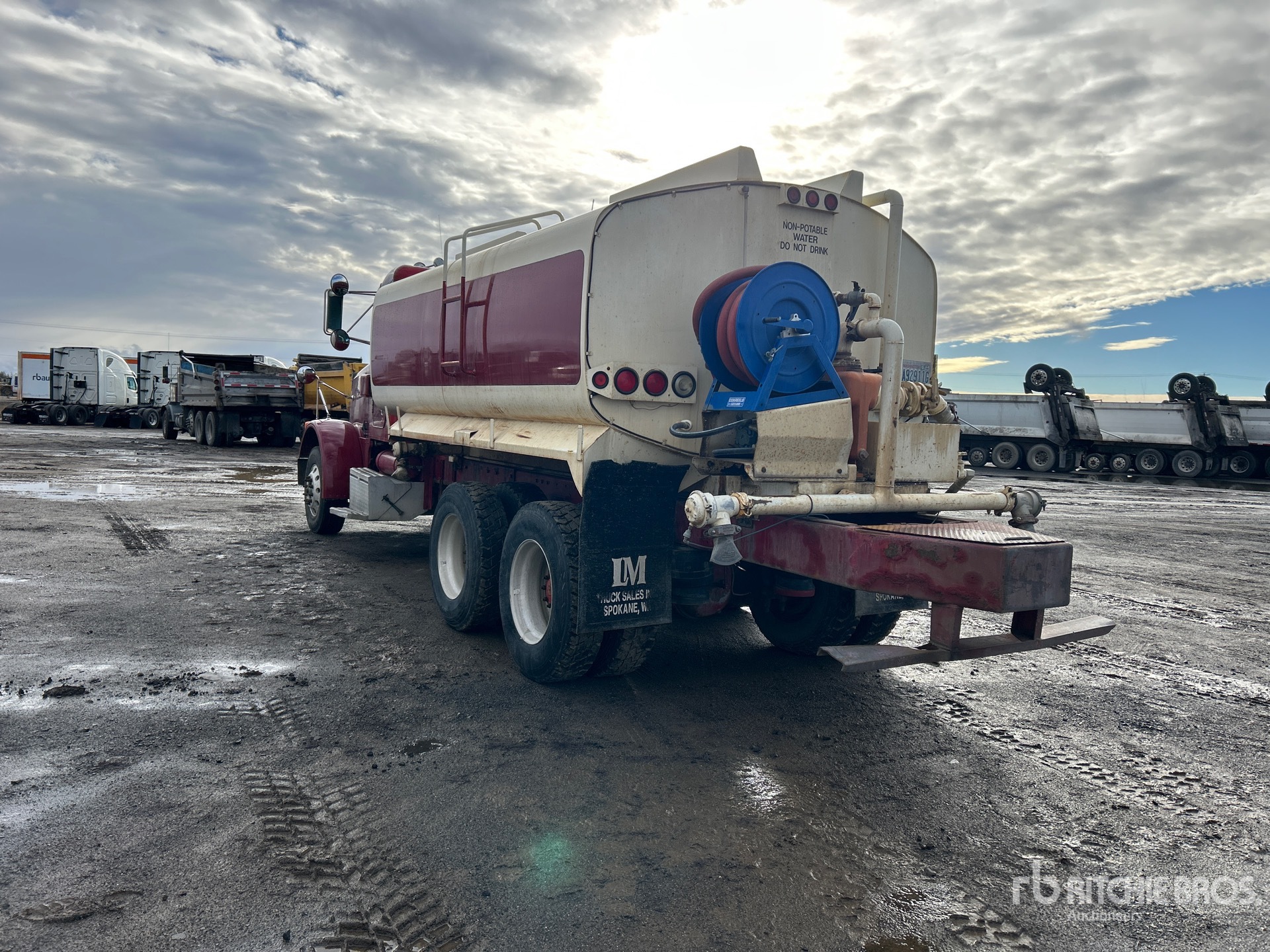 Aspect général with Image, coin arrière gauche