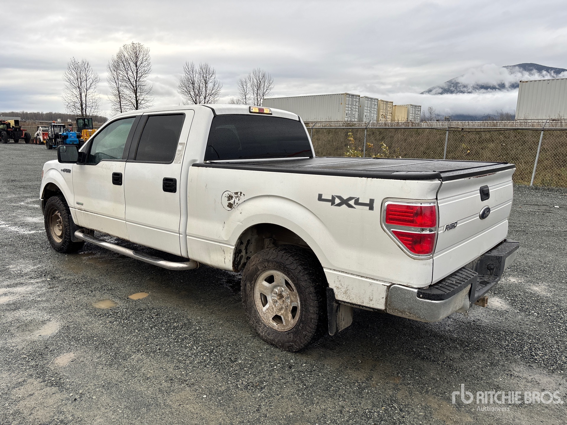 General Appearance with Foto, angolo posteriore sinistro