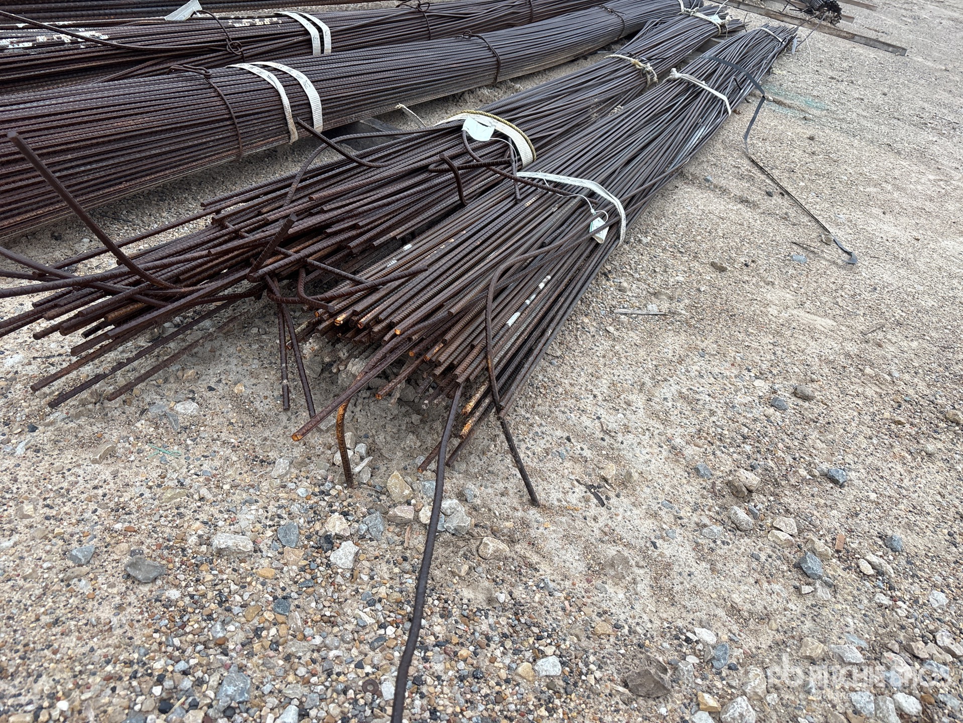 Aspect général with Image, coin avant droit