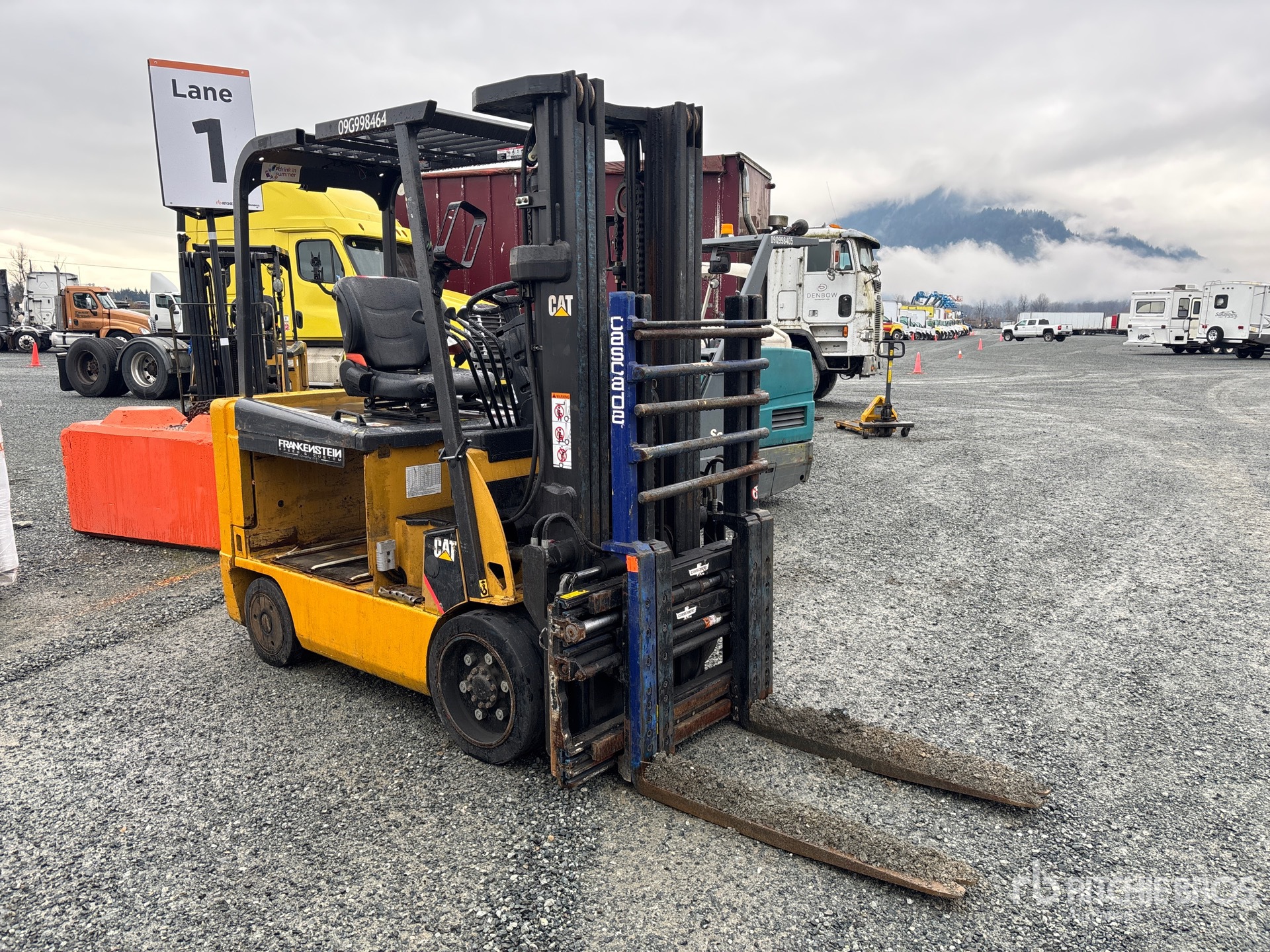 General Appearance with Picture, Right Front Corner