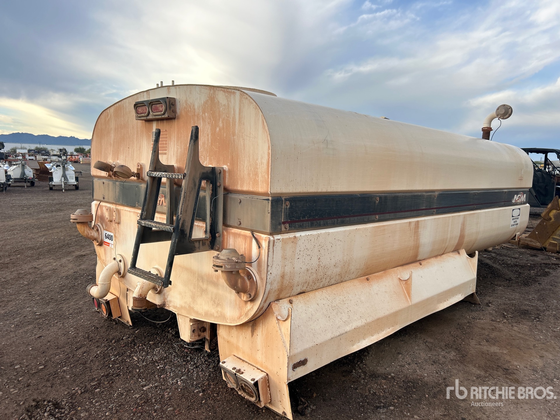 General Appearance with Bild, Ecke hinten links