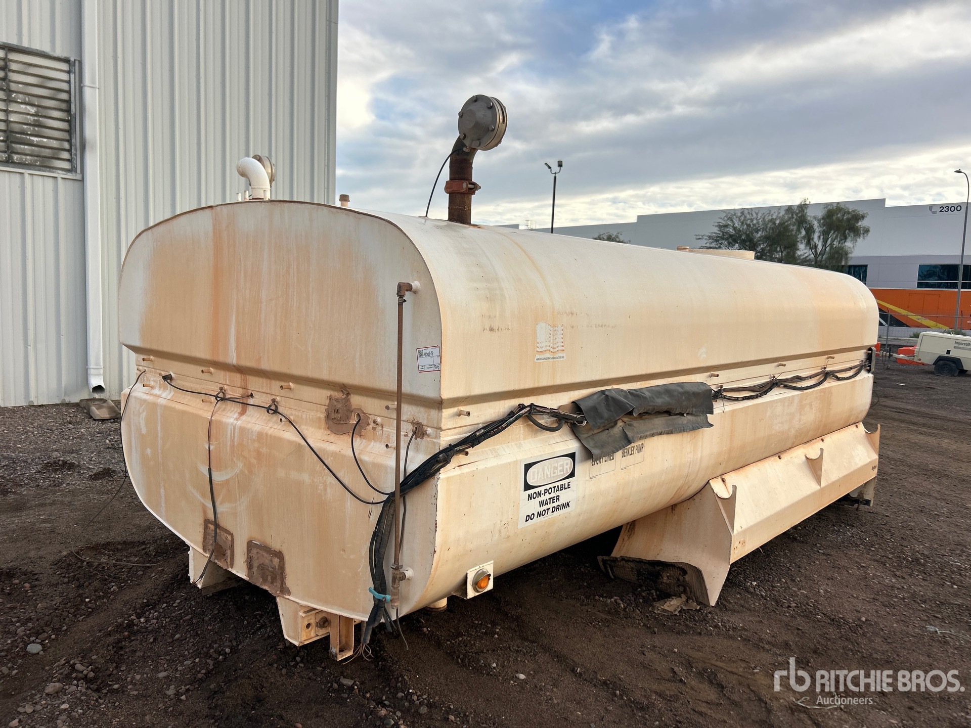 General Appearance with Bild, Ecke vorne rechts