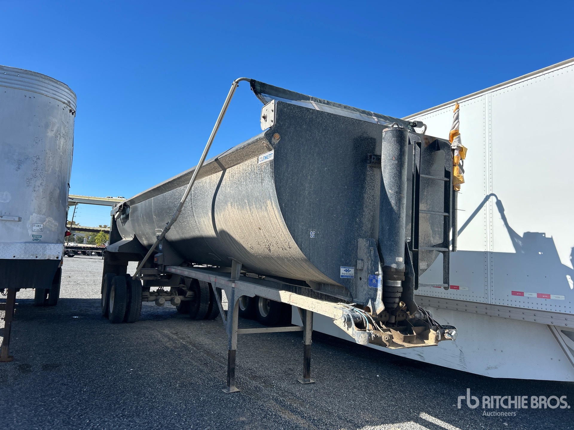 Aspect général with Image, coin avant droit