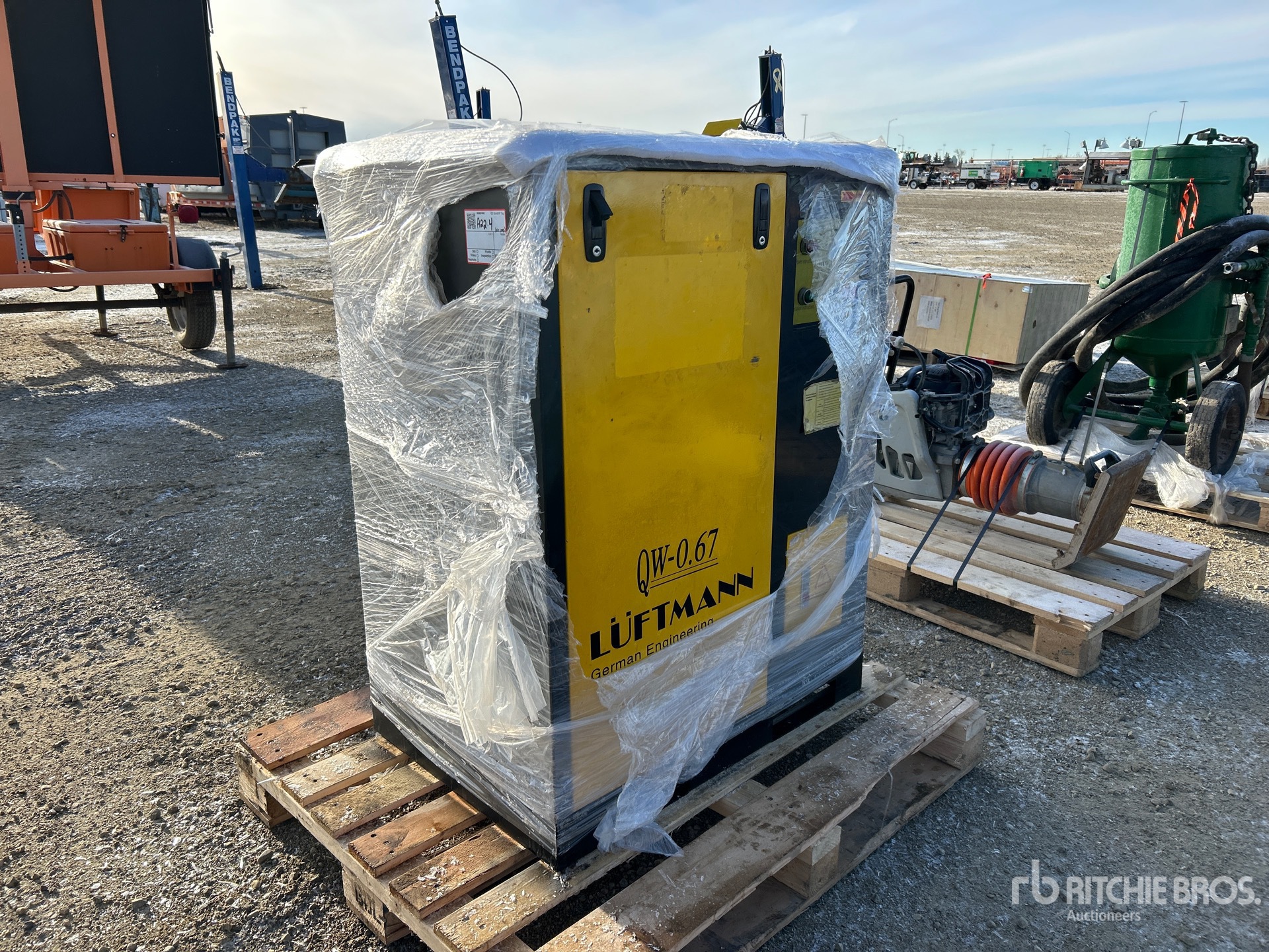 Aspect général with Image, coin avant droit