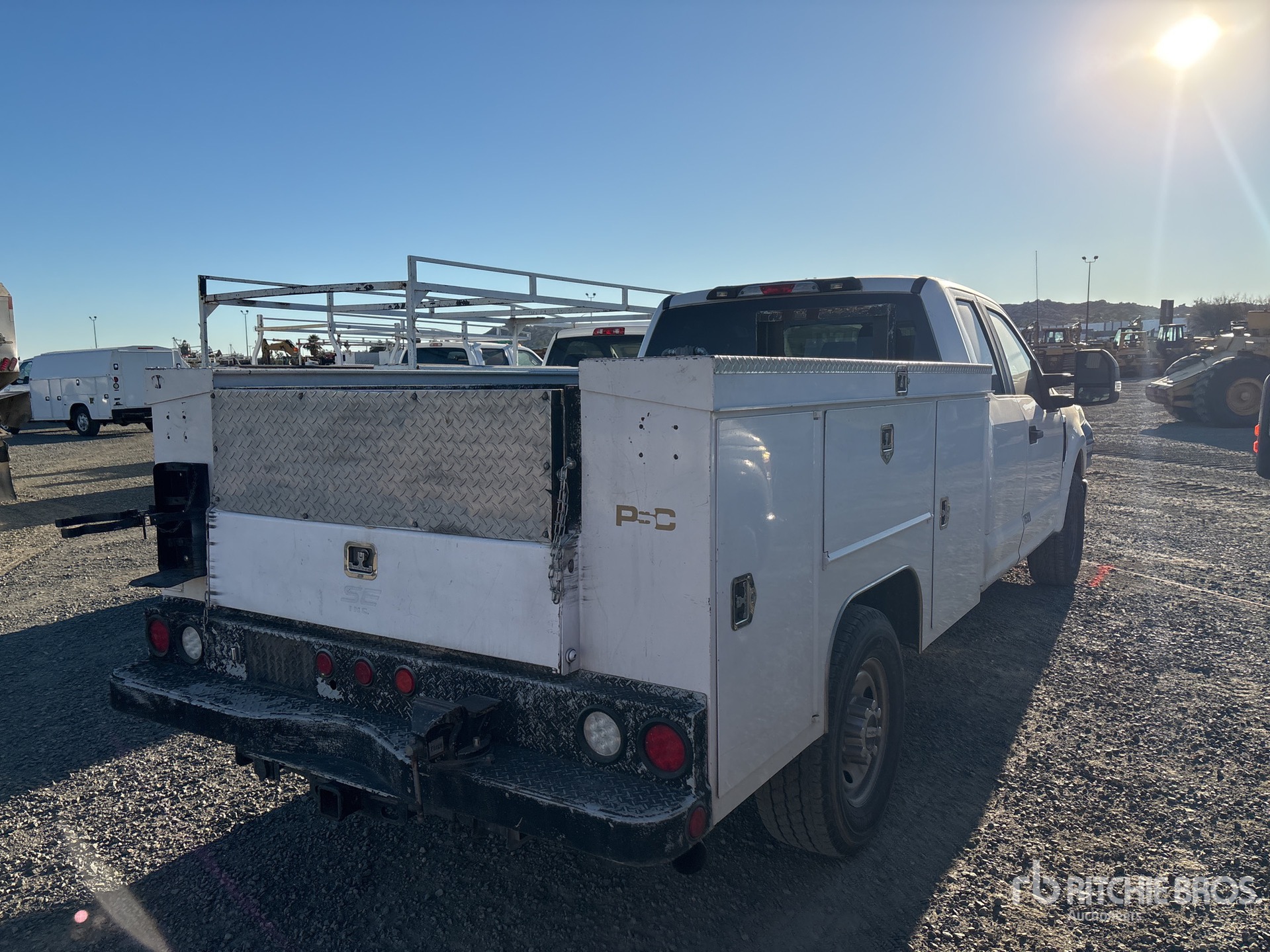 Aspect général with Image, coin arrière droit