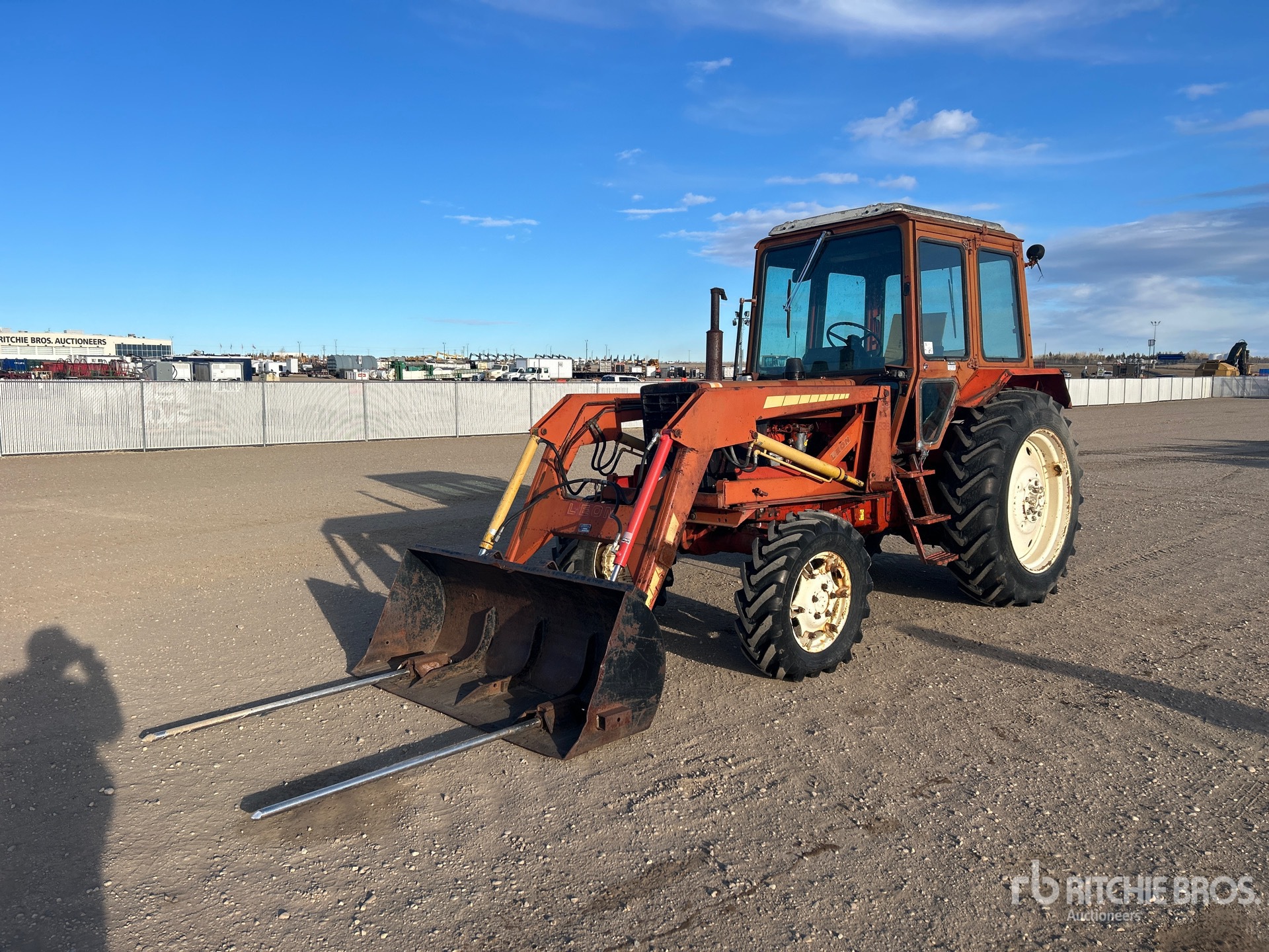 General Appearance with Foto, angolo anteriore sinistro