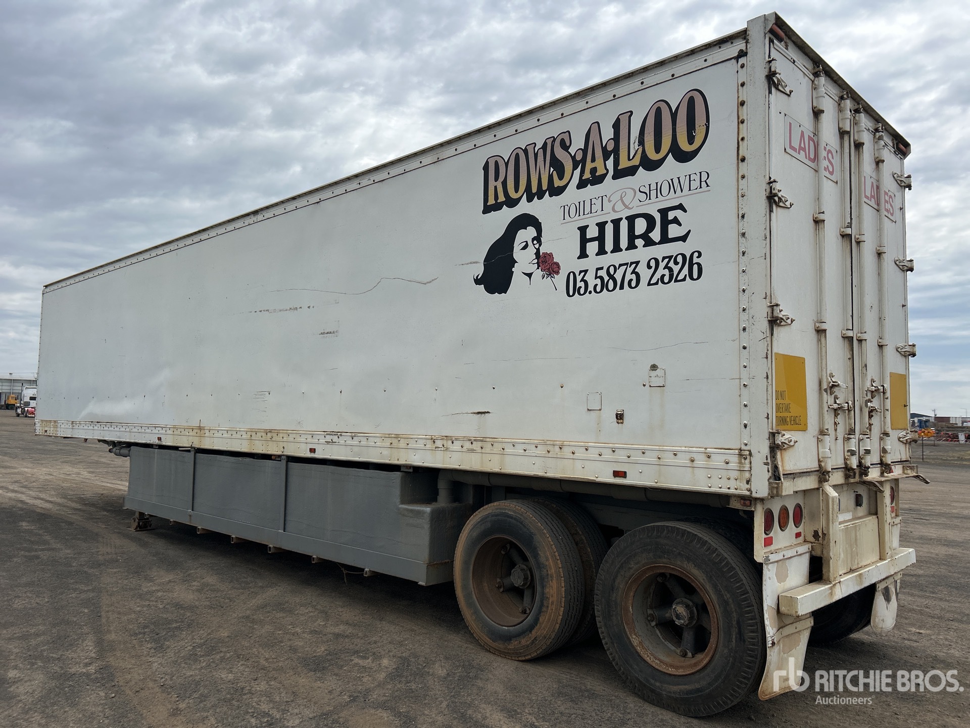 General Appearance with Image, coin arrière droit