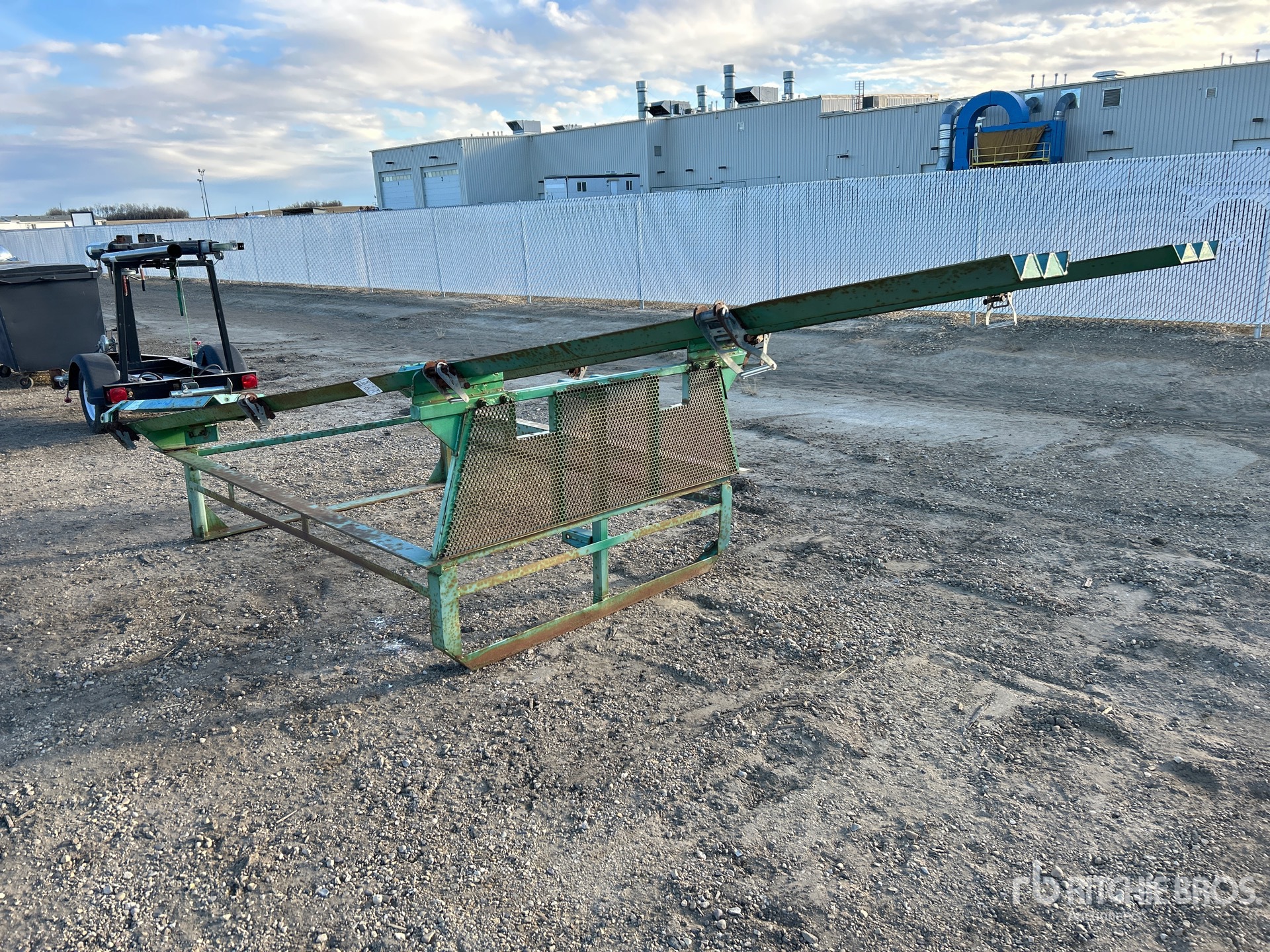 General Appearance with Foto, angolo posteriore sinistro