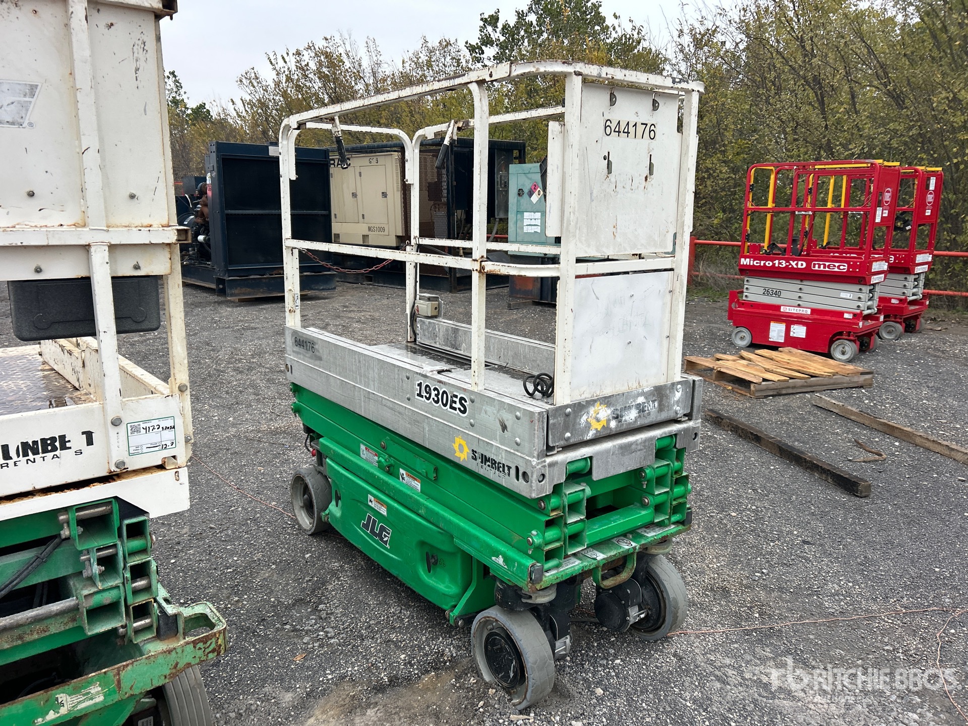 General Appearance with Picture, Right Front Corner